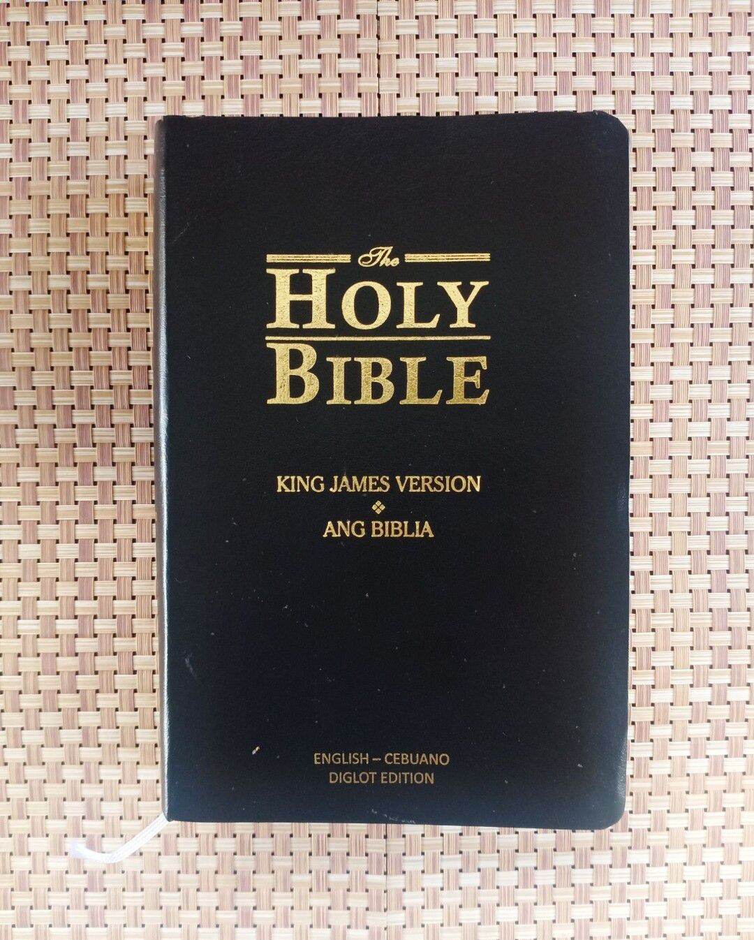 LEATHERETTE DIGLOT ENGLISH TAGALOG CEBUANO BIBLE KJV WITH THUMB INDEX