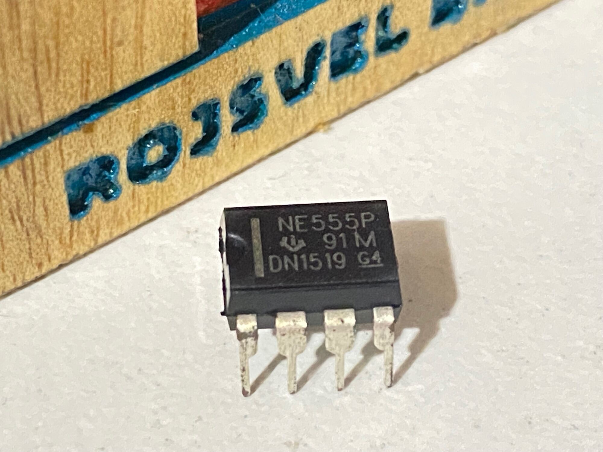 50pcs NE555 NE555P IC 555 & 50pcs 8 Pin DIP Sockets | Philippines