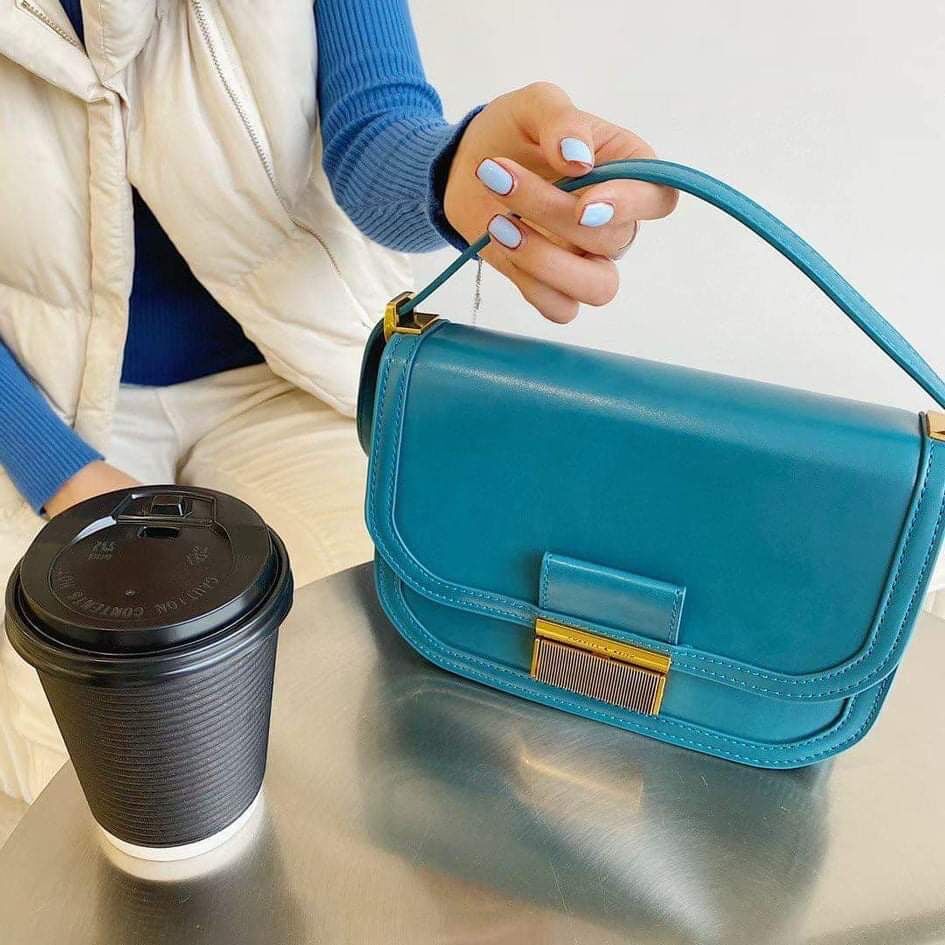 charles and keith mall pull out