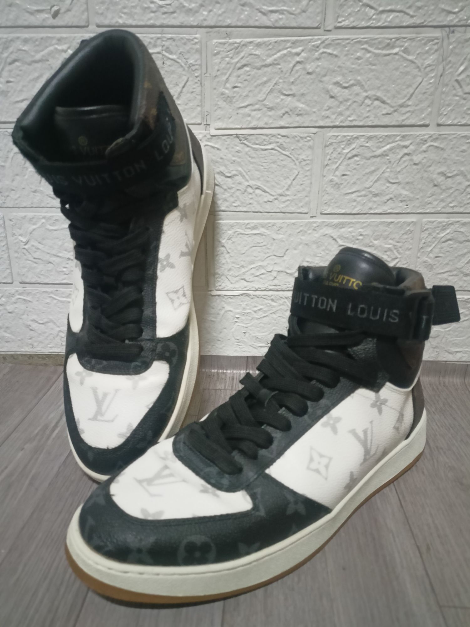 used Louis Vuitton riboli sneaker boots good condition/ukay shoes ...