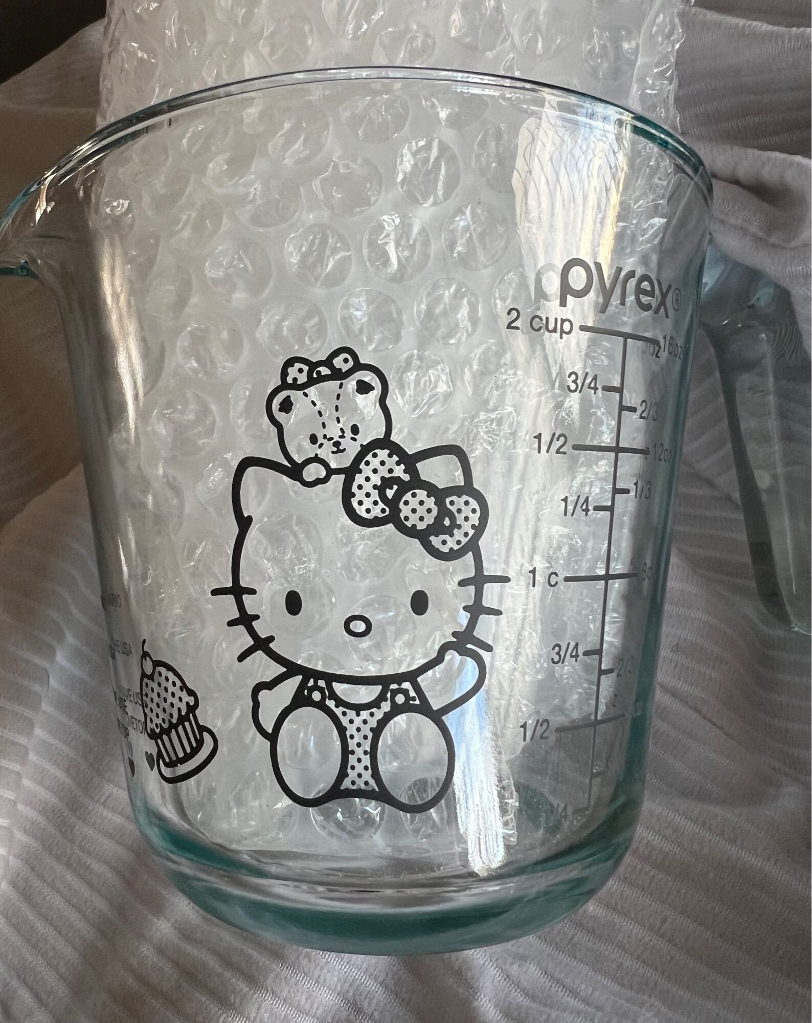 Novelty NEW Hello Kitty 2 cup Capacity Clear Glass Measuring Cup Pyrex Black