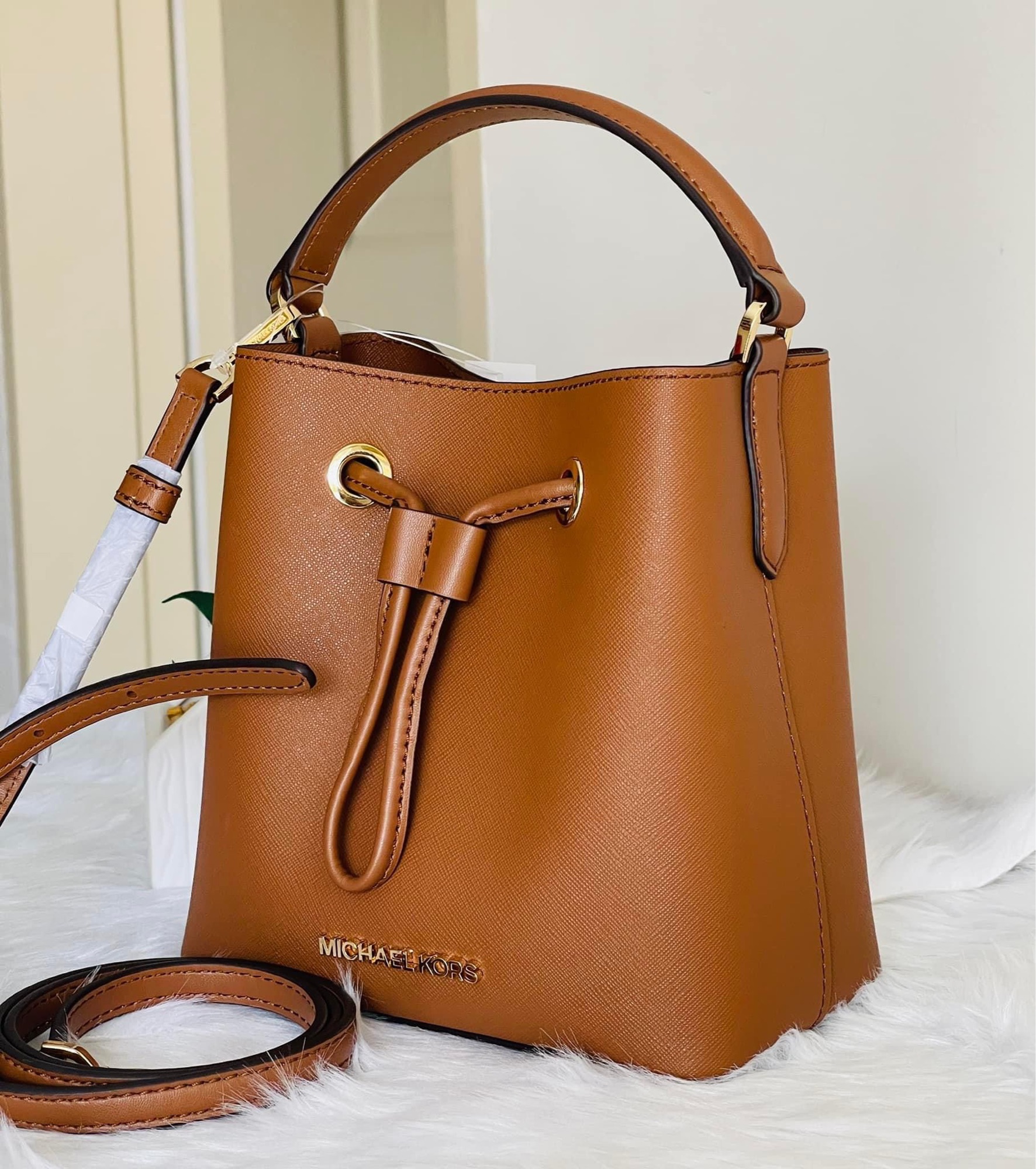 Buy Premium Women's Michael Kors Bucket Bag (J2342)
