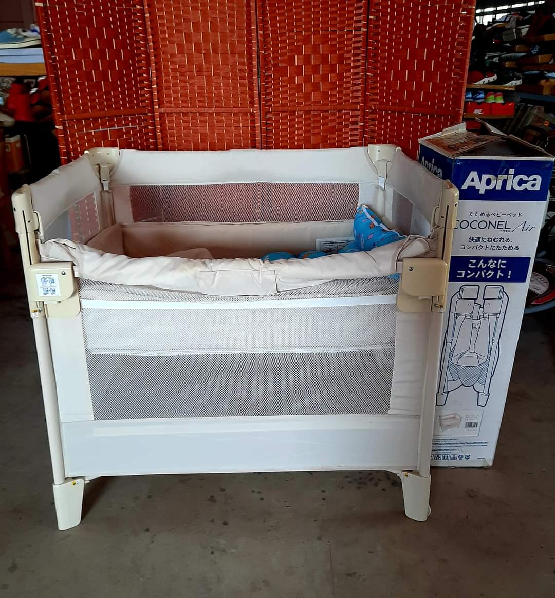 FOR SALE!!!! Aprica Coconel Air 0-24m Newborn Crib & Toddler Play