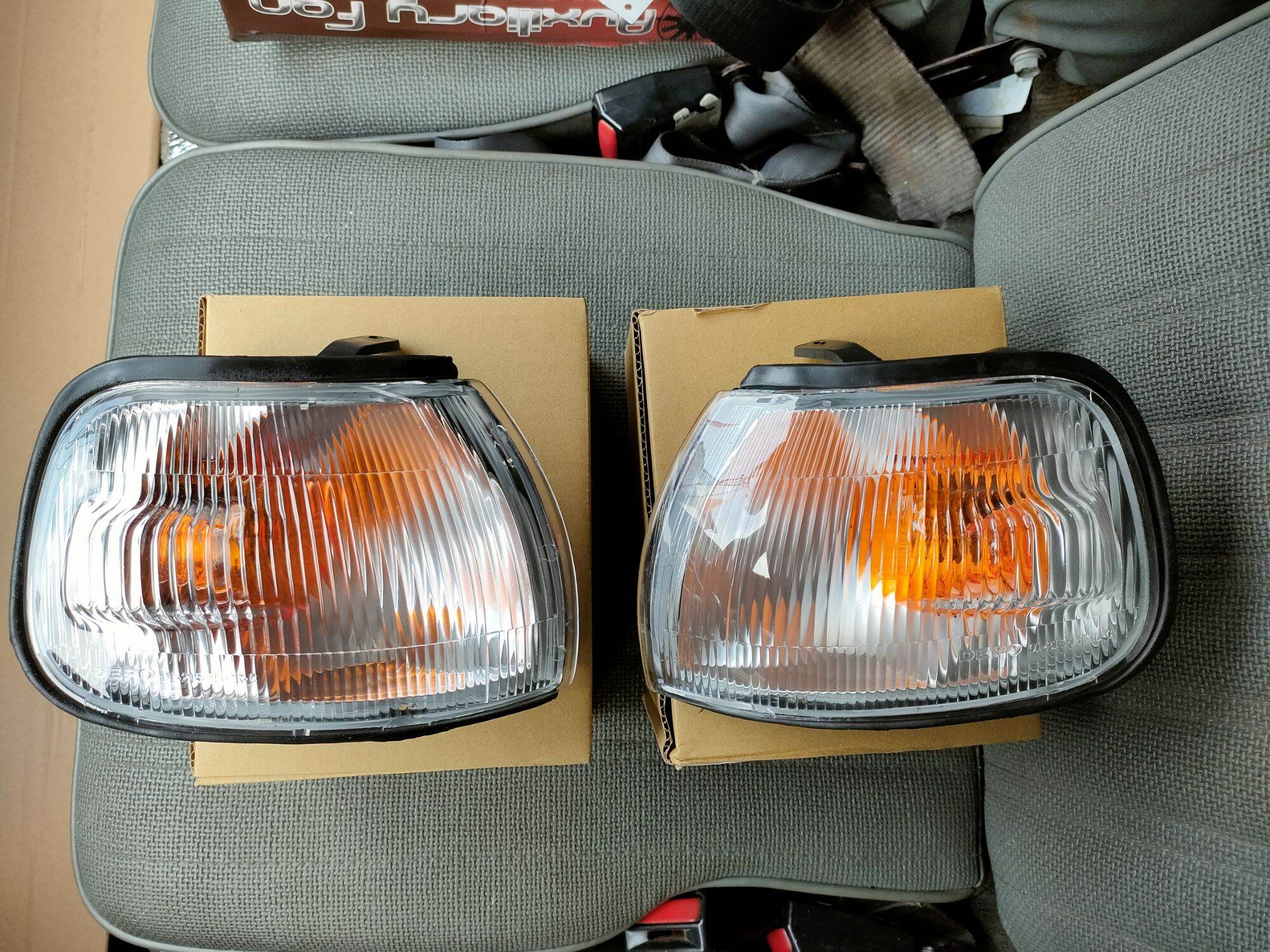 Nissan Sentra B13 LEC corner lamp signal light - left and right side