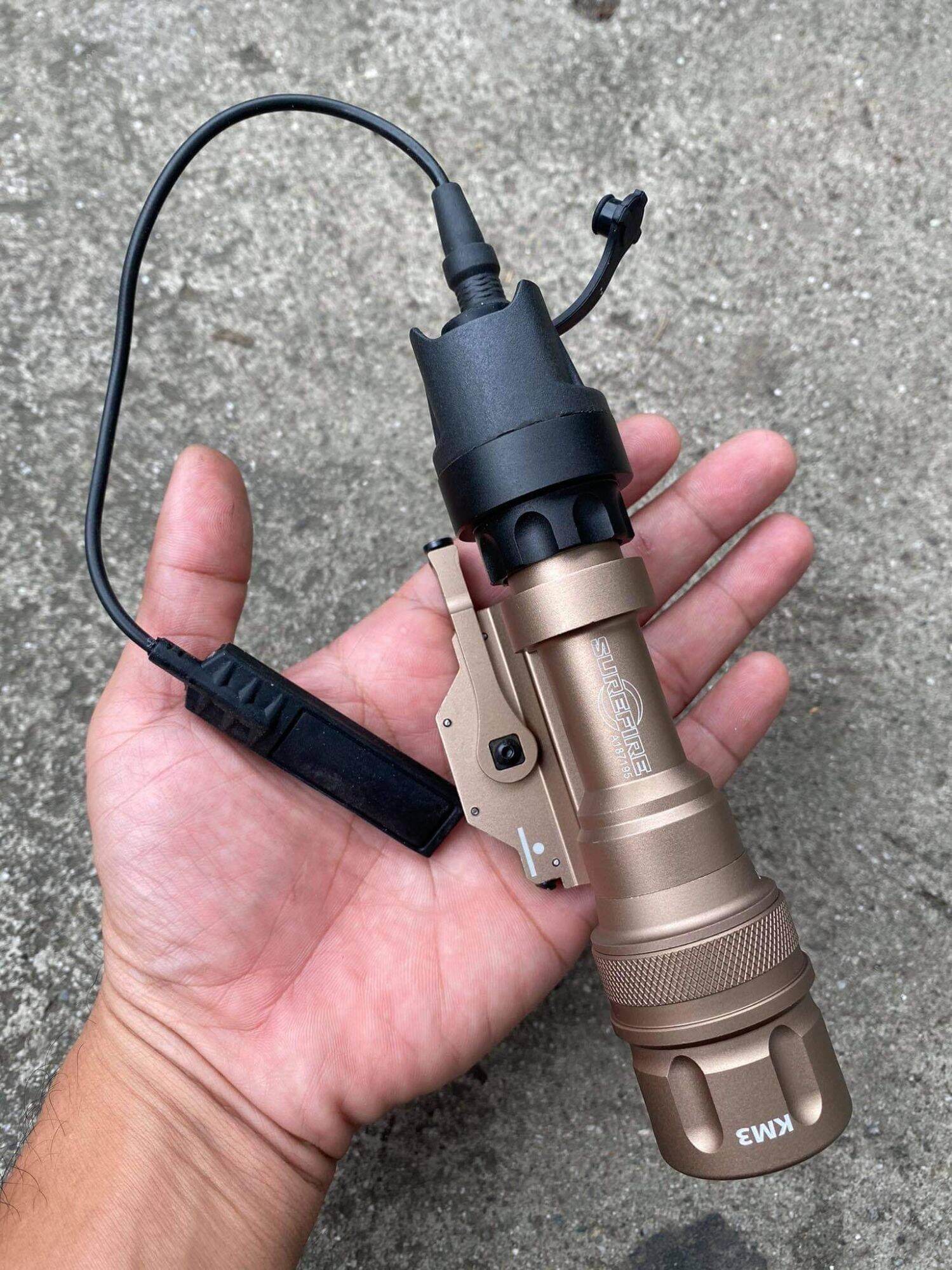 element m952 v millenium strobe function flashlight (bronze/black