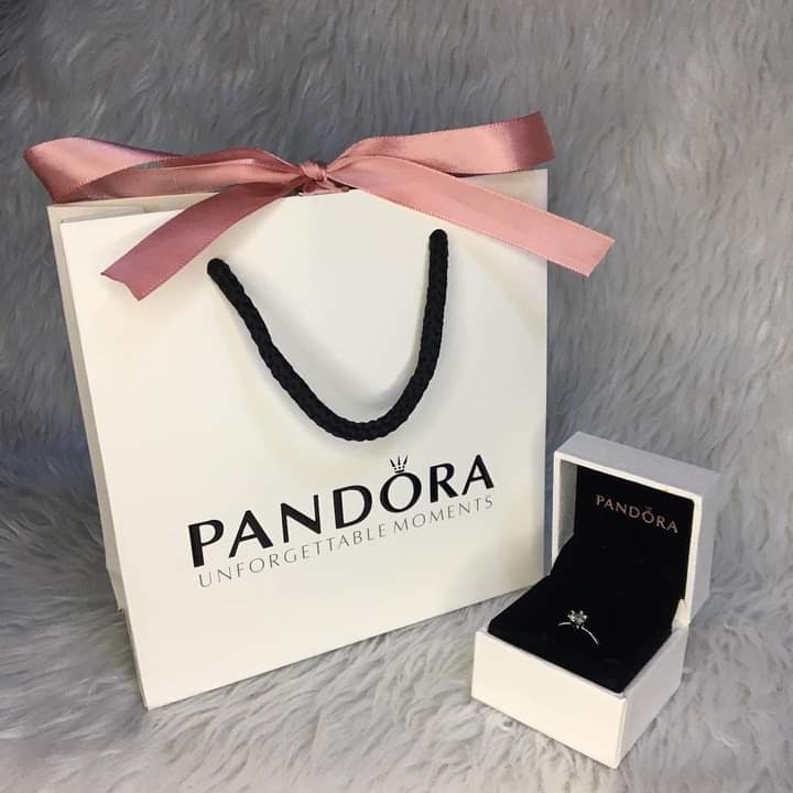 Pandora Square with box and paper bag | PH