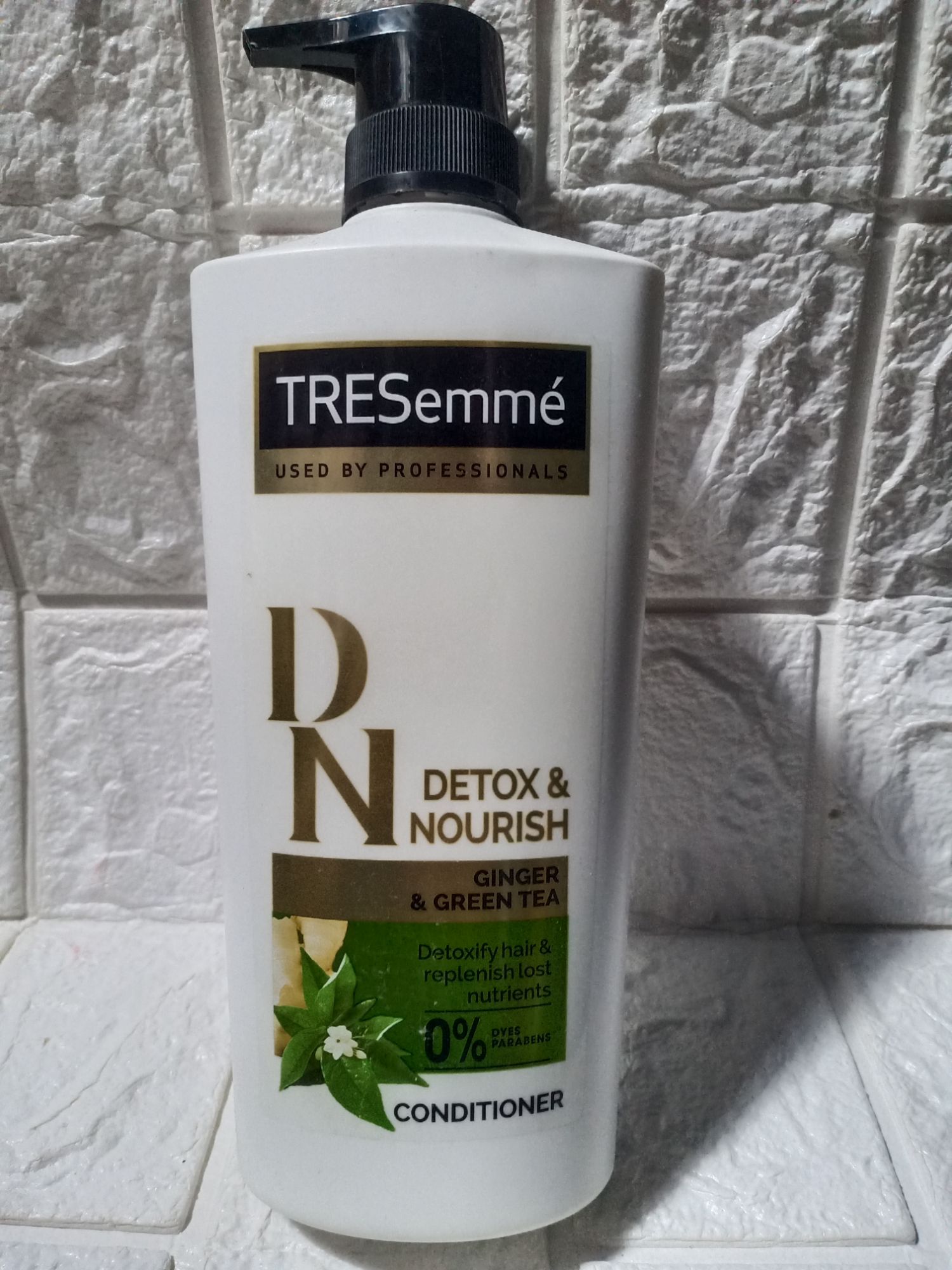 Sale Tresemme Detox And Nourish Ginger And Green Tea Conditioner 620ml