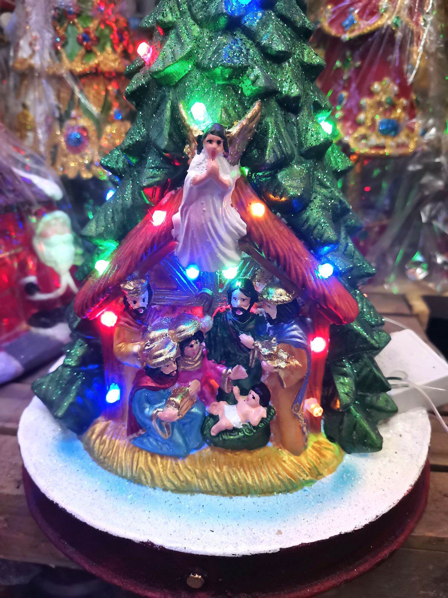 CHRISTMAS TREE BELEN WITH LIGHTS DISPLAY. 