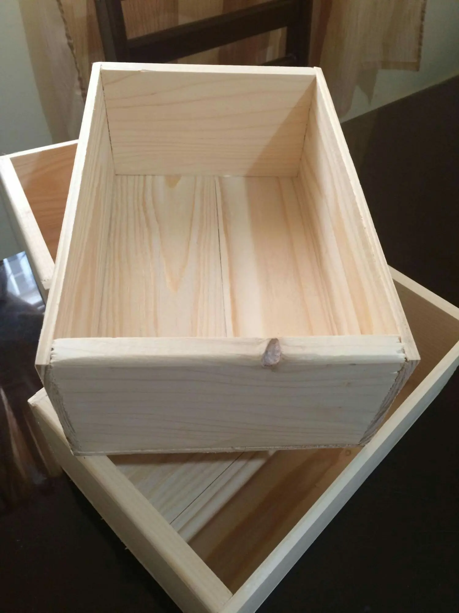 wooden crate / storage crate / travel crate