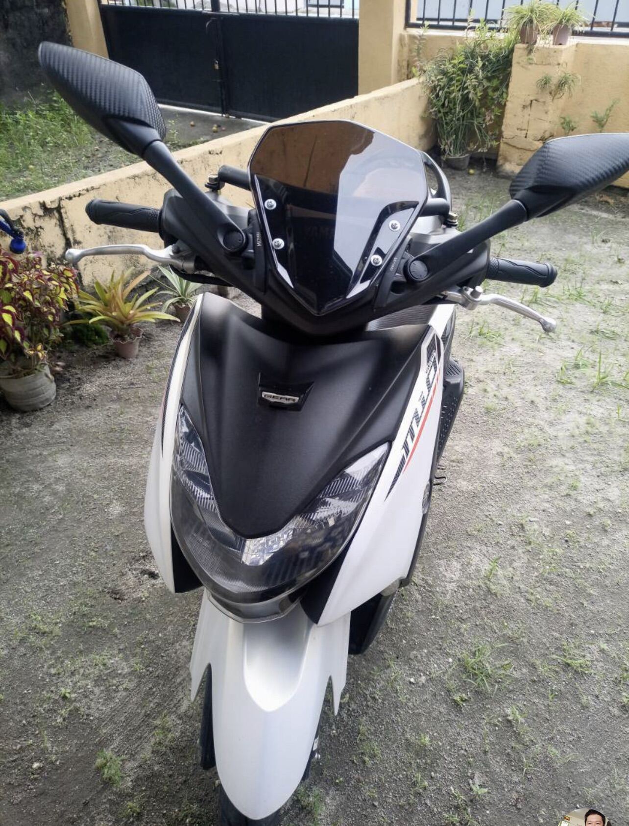 Mio GEAR 125 Side mirror with bracket visor set. 