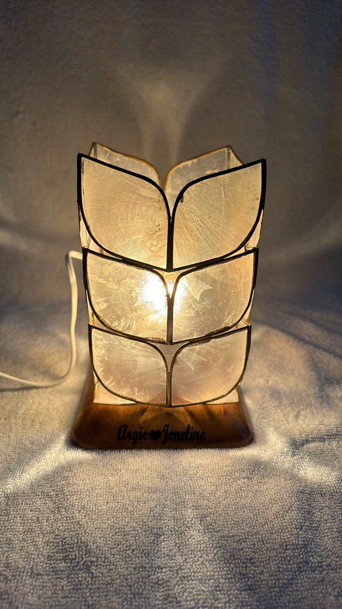 Lampshade Capiz leaf (s)free bulb w/Laser engraved. 