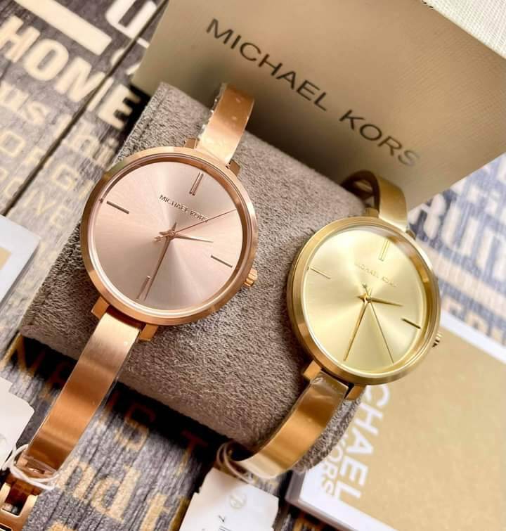 MICHAEL KORS WATCH%✓ ✓ PAWNABLE IN SELECTED PAWNSHOP ⌚ (SELECTED ) ✓NON  TARNISH ✓BATTERY OPERATED ? ✓WITH SERIAL NUMBER# ? Complete Inclusions  ?Paperbag ?Original MK Box ?Tag & Manual COD TRANSACTION NATIONWIDE