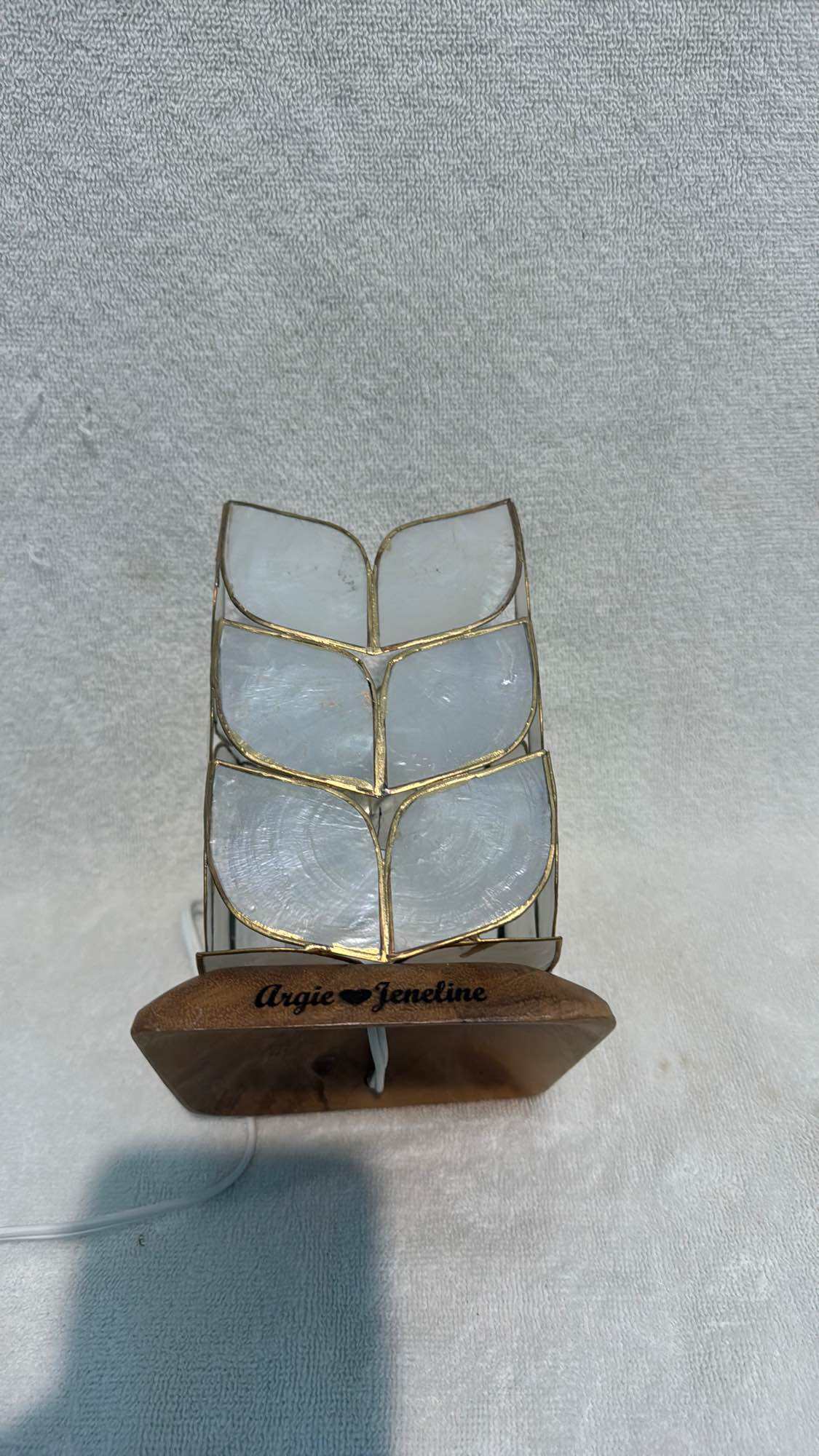 Lampshade Capiz leaf (s)free bulb w/Laser engraved. 