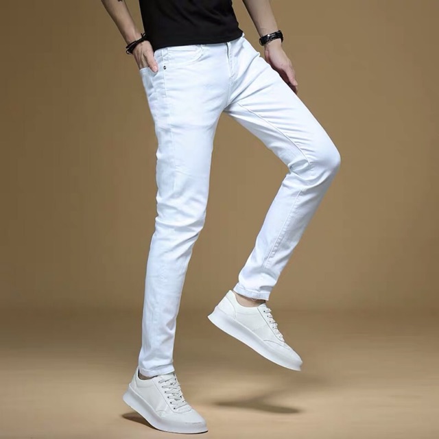 The 12 Best White Pants for Men To Enjoy Summer Livin' - InsideHook-thephaco.com.vn