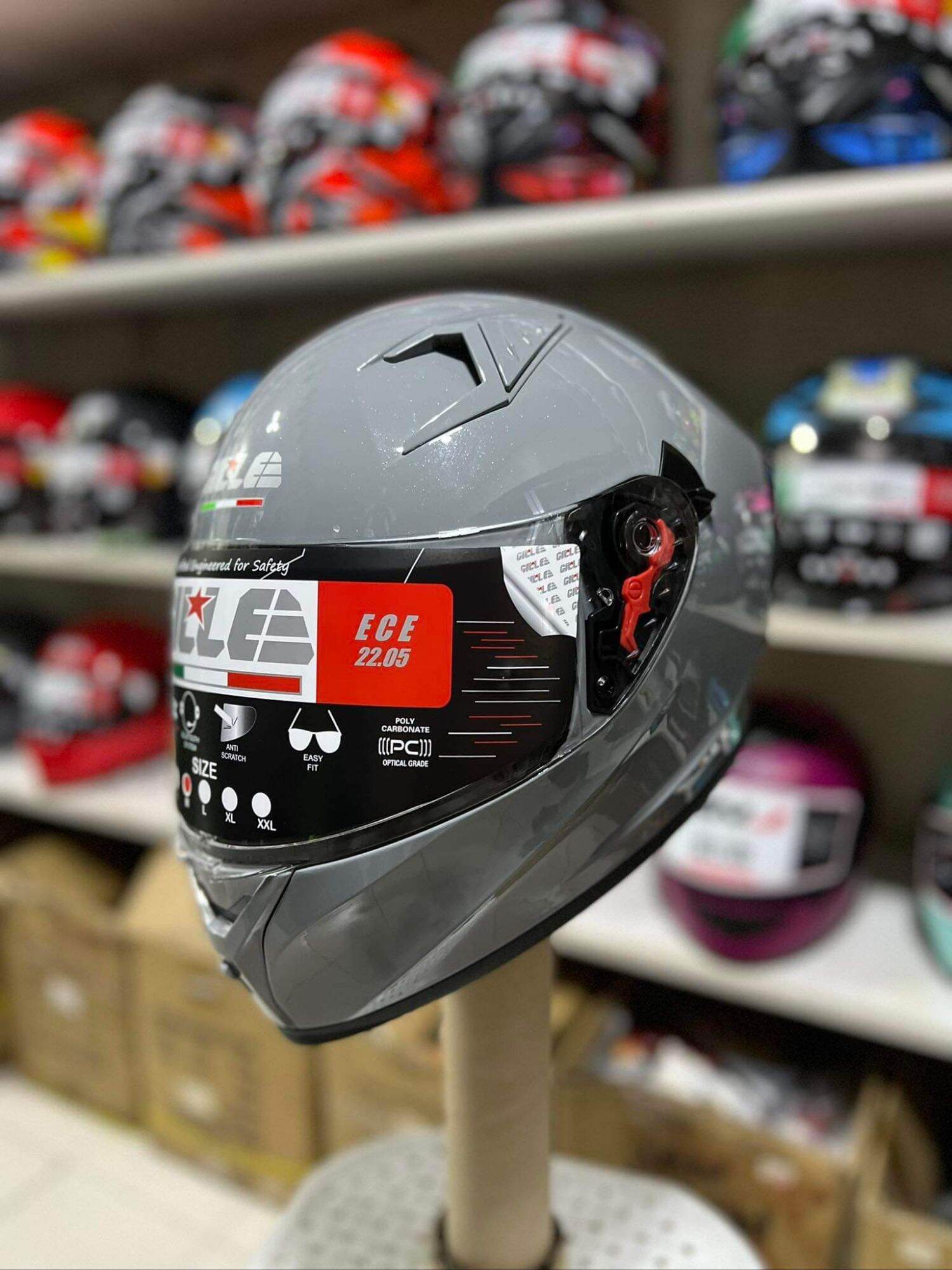 GILLE GTS V1 dualvisor fullface motorcycle helmet. 