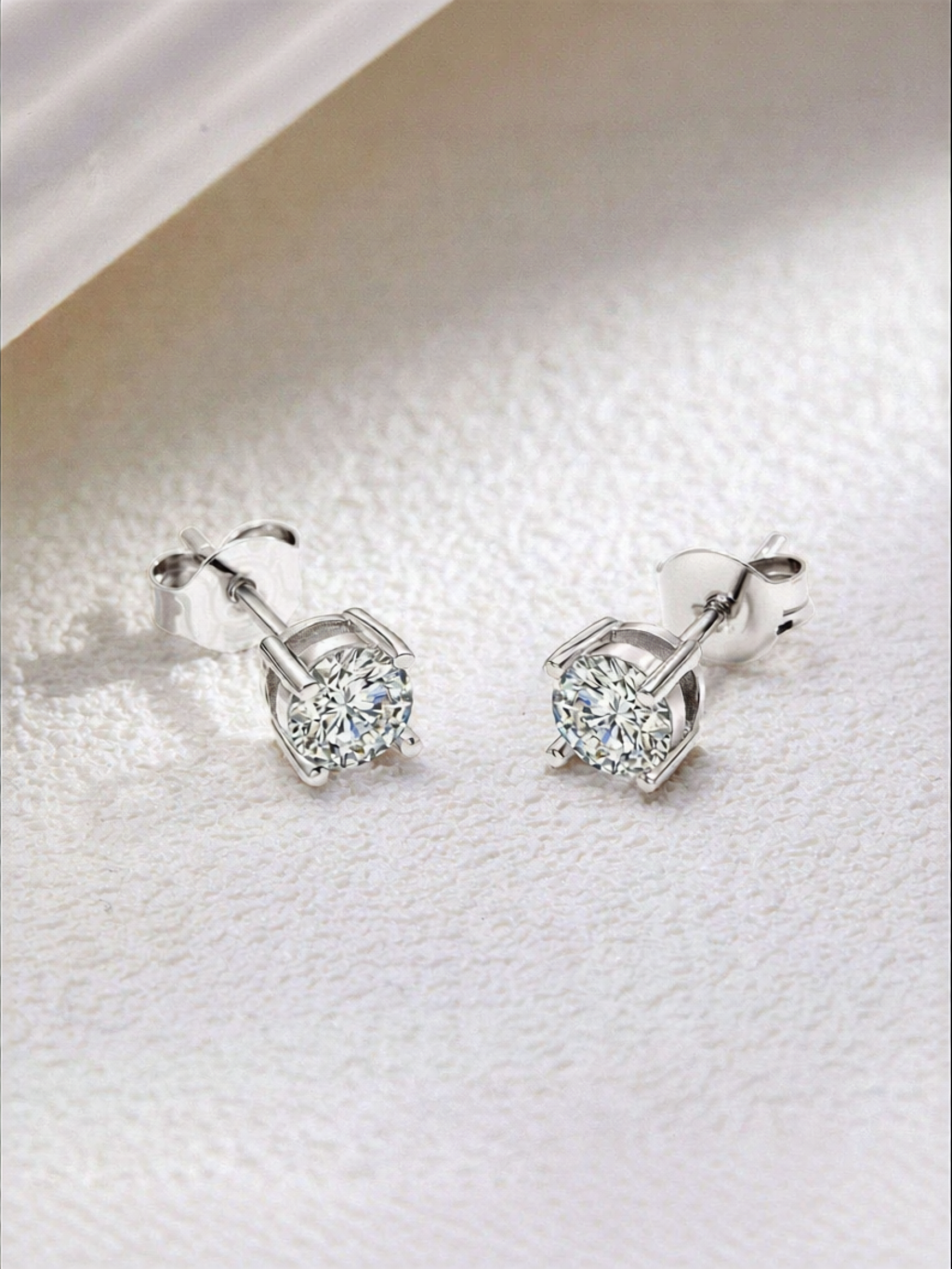 Elegant Four Claw Earrings Presyo 2,932 Piso*Libreng Shipping