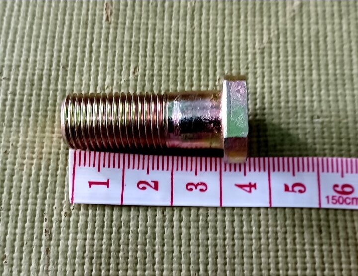 Suzuki multicab f5a/f6a Hub bolt only 12mm. 