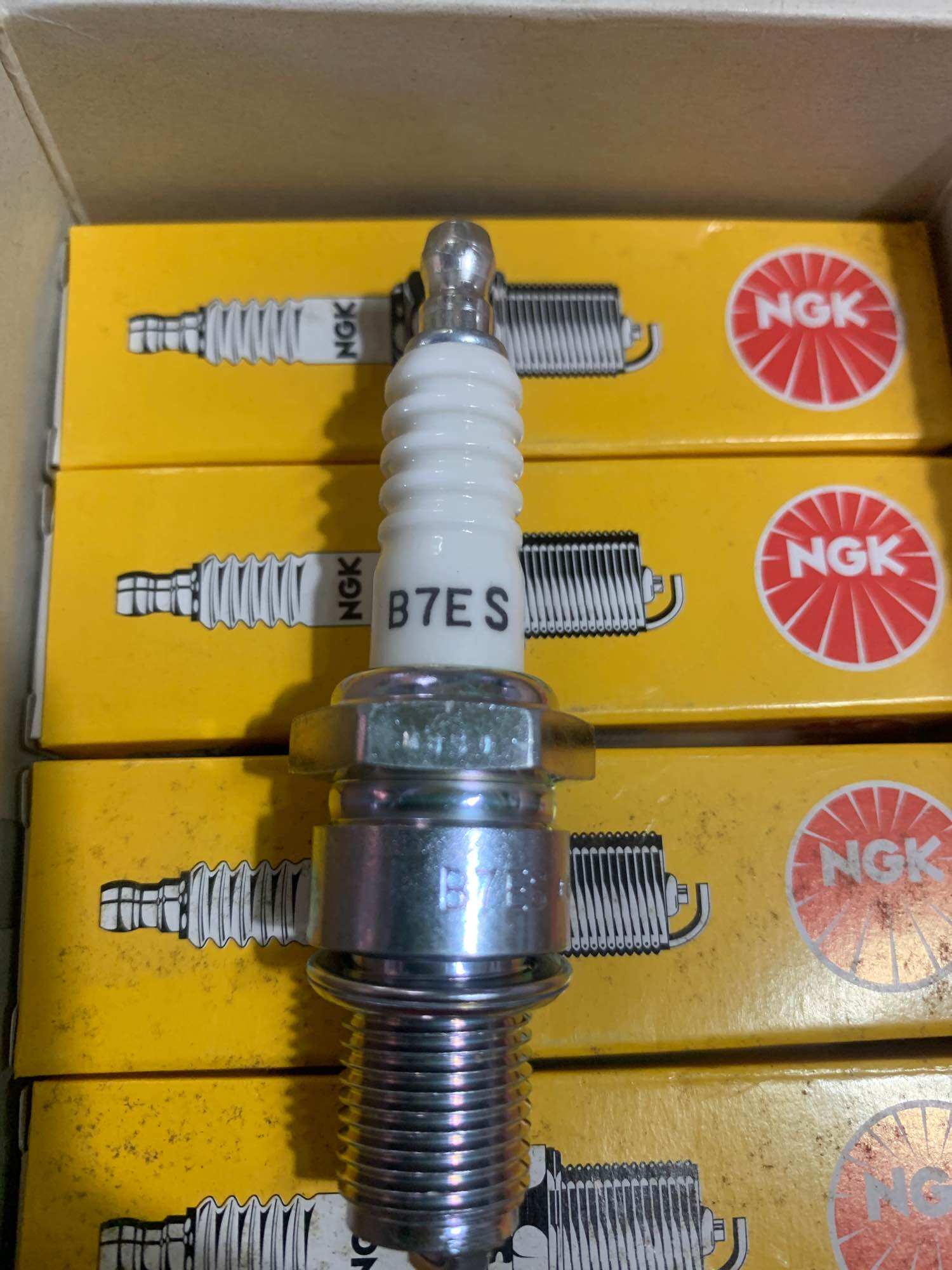 thumbnail image 2 of Set Of 4 NGK B7ES Non-Resistor Spark Plugs - Made In Japan, For Kawasaki & Small Engines 2 of 3