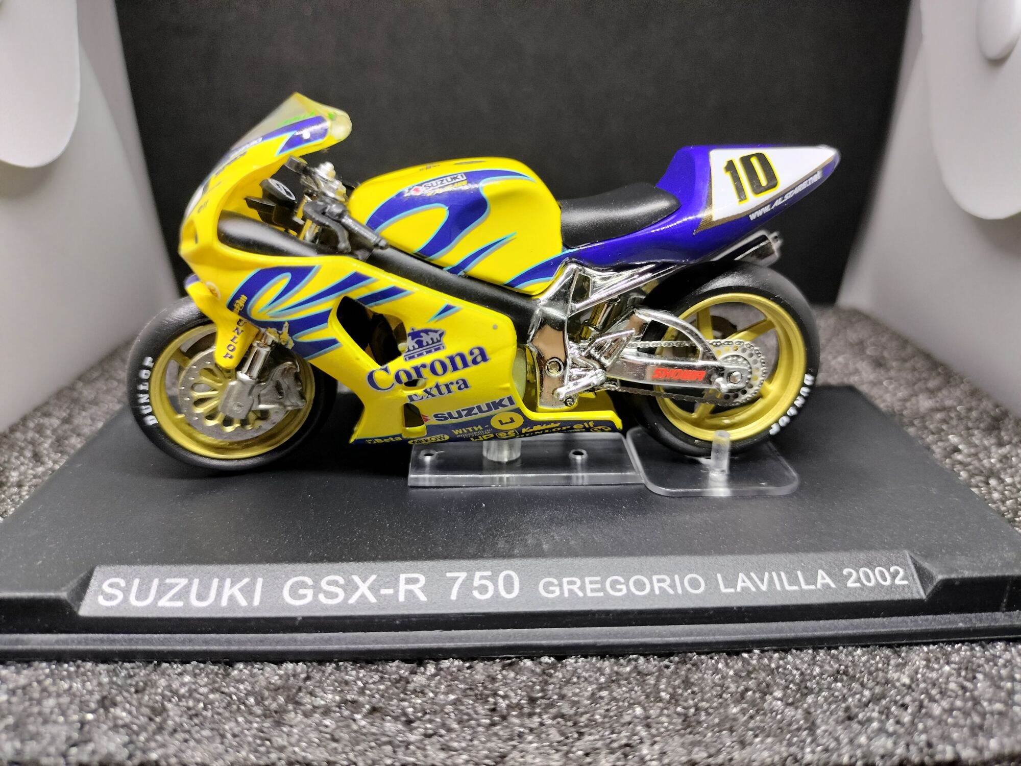 SUZUKI GSX-R 750 GREGORIO LAVILLA 2002 DIECAST 1:24 SCALE | Lazada PH