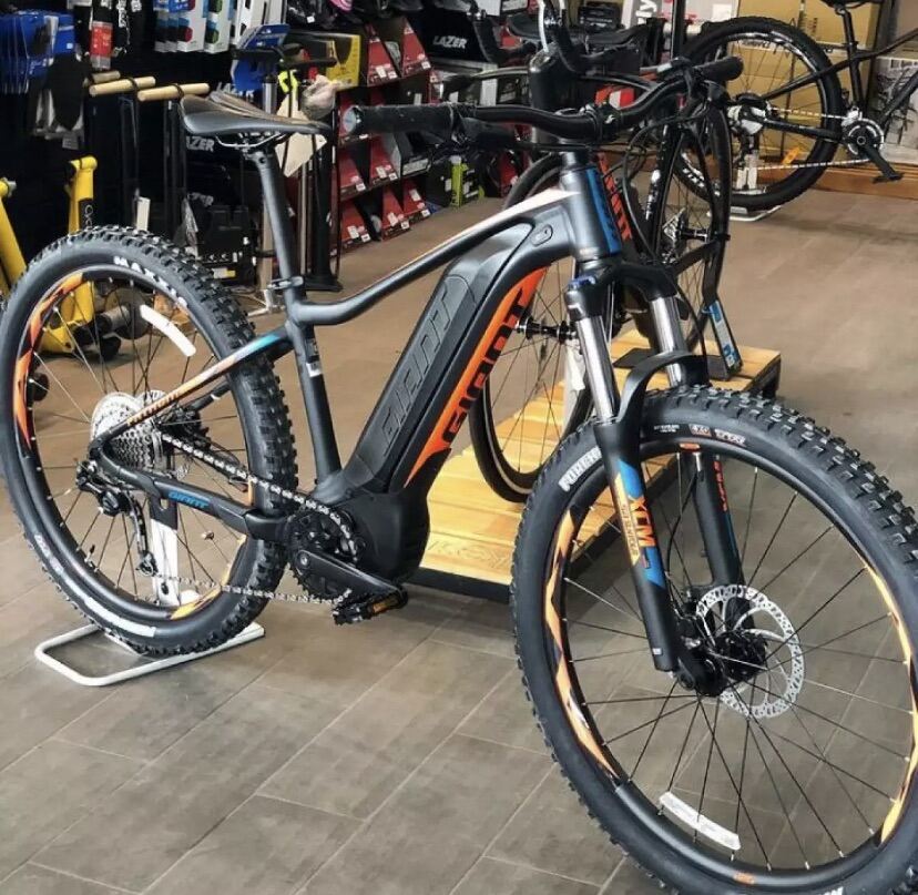 brand new giant mountain bike