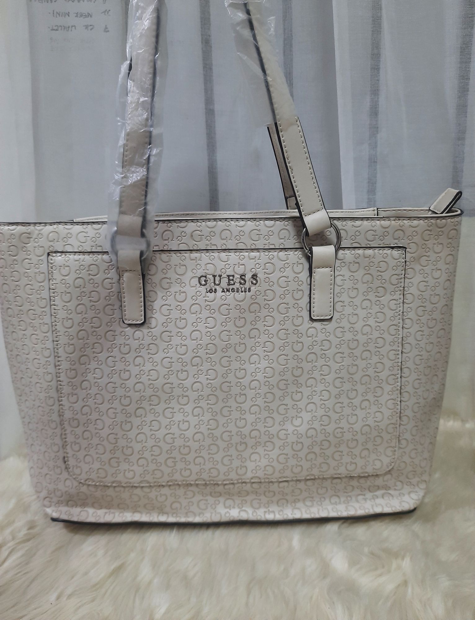 Amazon.com: GUESS Women's Rose Dust Rose Gold Patent Logo Debossed Tote Bag Handbag  Purse : Clothing, Shoes & Jewelry
