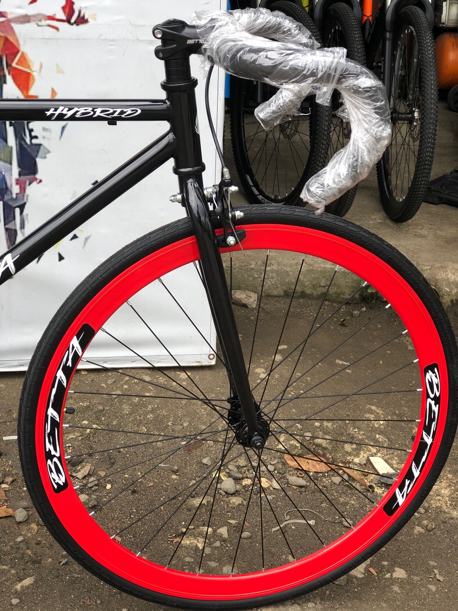 BETTA HYBRID FIXIE Size 18". 