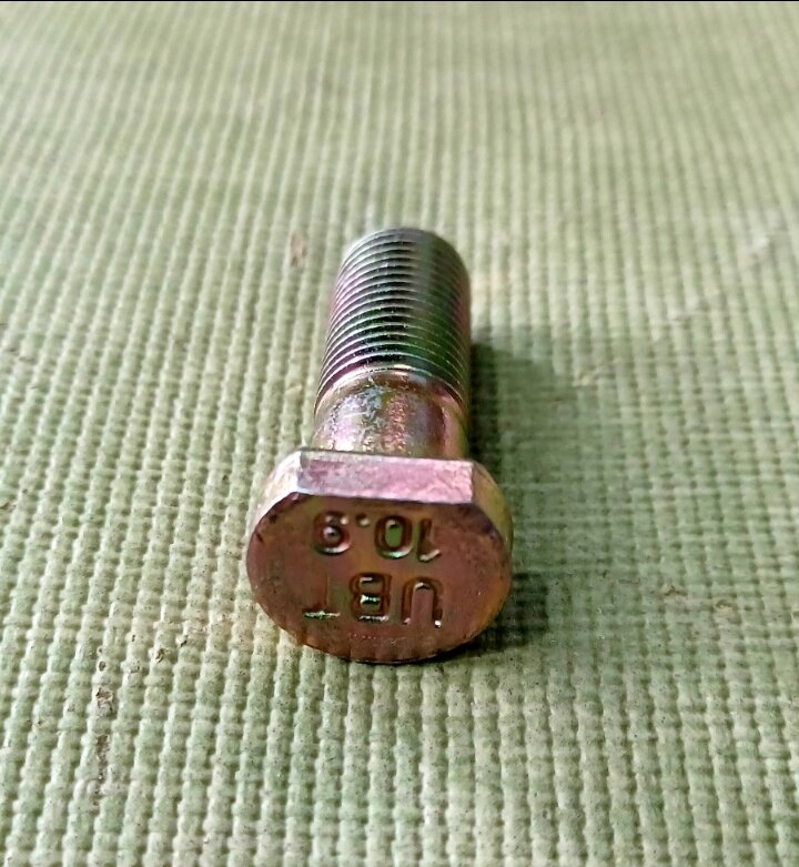 Suzuki multicab f5a/f6a Hub bolt only 12mm