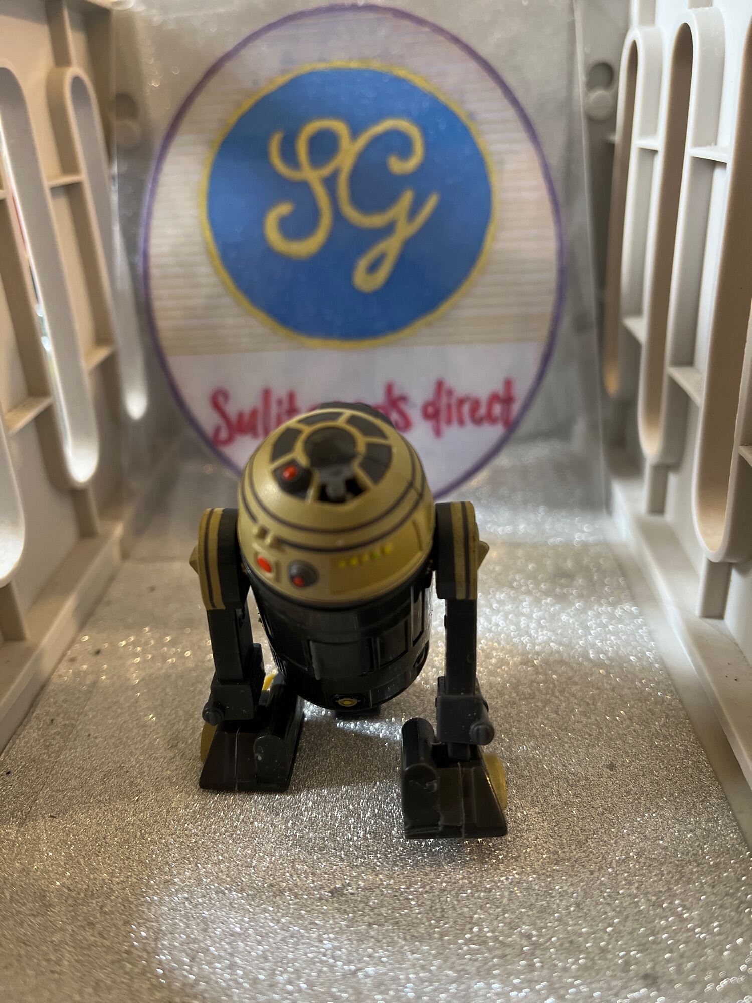 Astromech R3-S6 Goldie. 