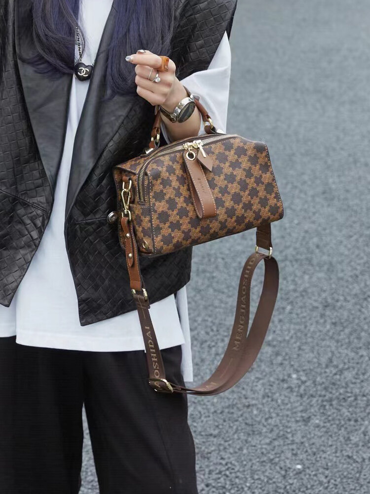 2025 New Fashion Large Capacity Shoulder Crossbody Bag Women's Pillow Shaped Bag Dream Elegance Modern Neutral Style PVC Material Presyo  2,620 Piso*Libreng Shipping