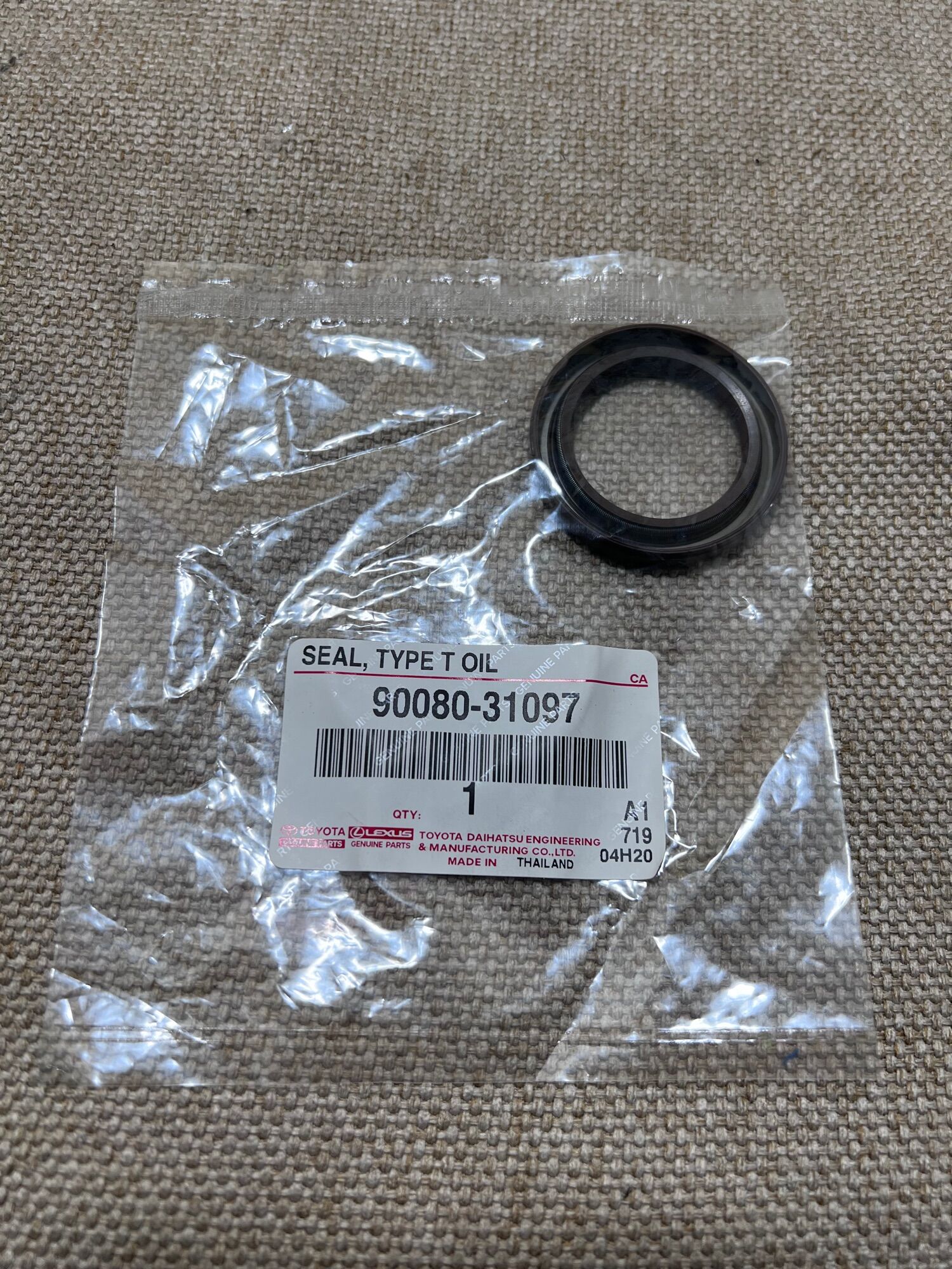 TOYOTA OIL SEAL(CAMSHAFT SETTING) FOR INNOVA, FORTUNER, HILUX (1KD/2KD