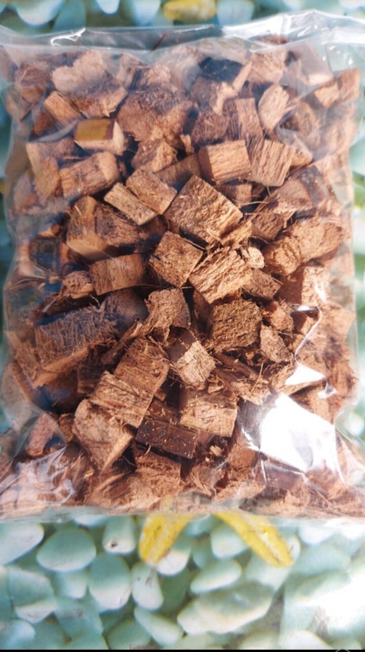 Coco chips / coco Cubes 1 kg per pack. 