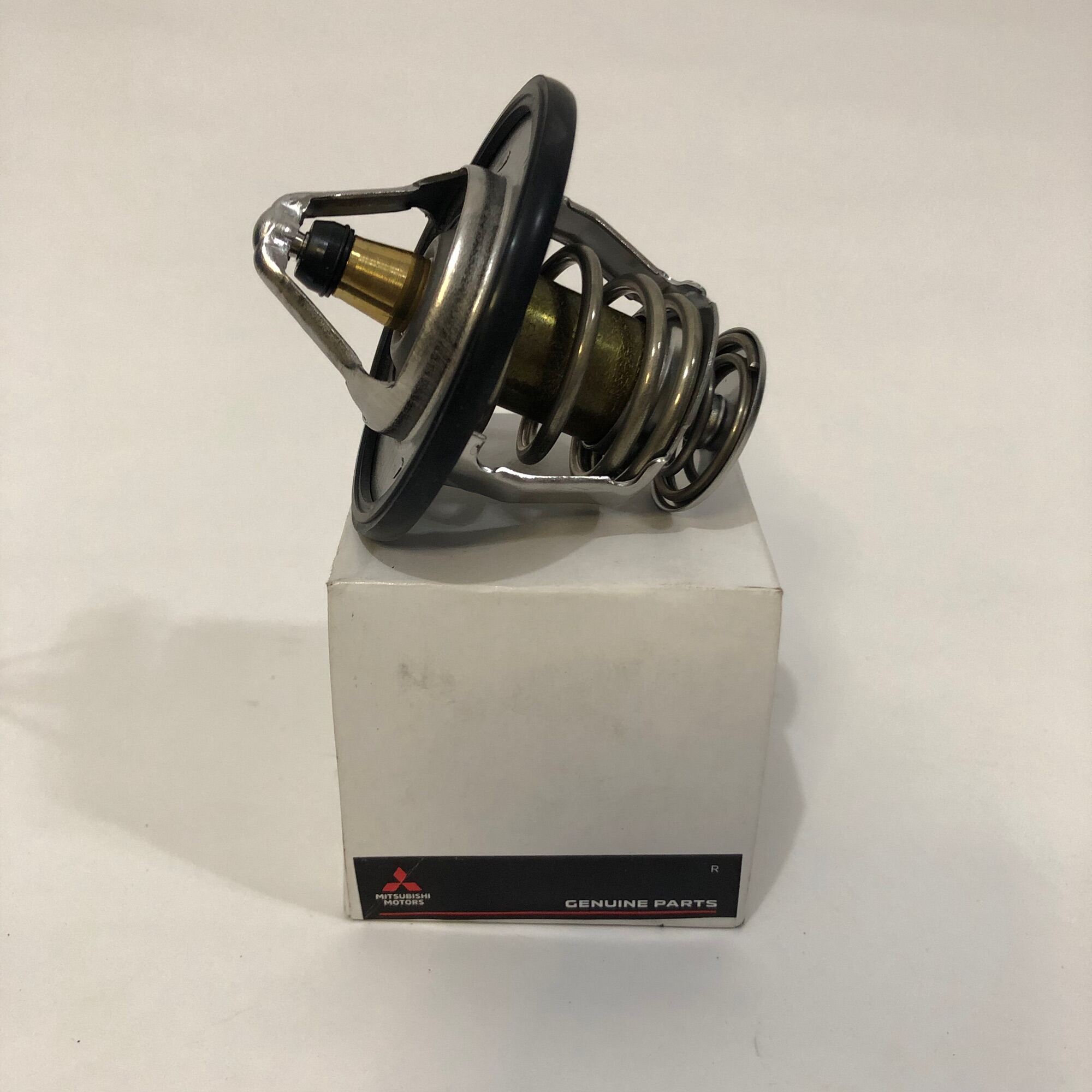 GENUINE MITSUBISHI STRADA/MONTERO SPORT 2.5 4D56 20082015 THERMOSTAT