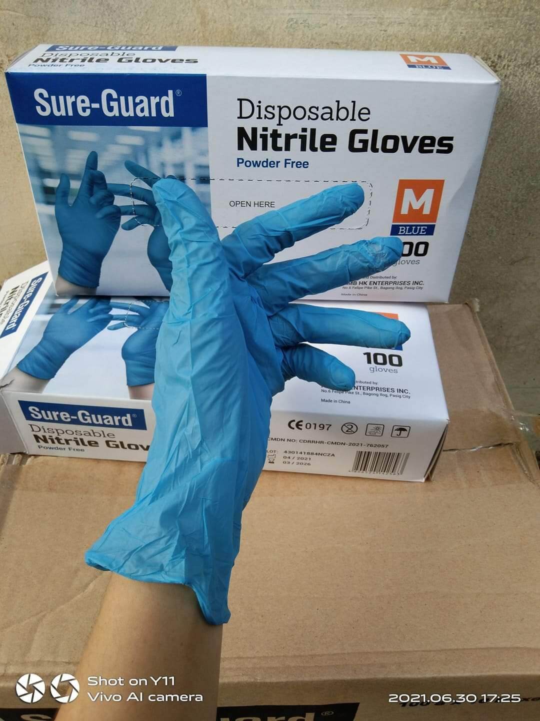 SUREGUARD DISPOSABLE NITRILE GLIVES 100 PCS IN 1 BOX/ 50 PAIRS M/L