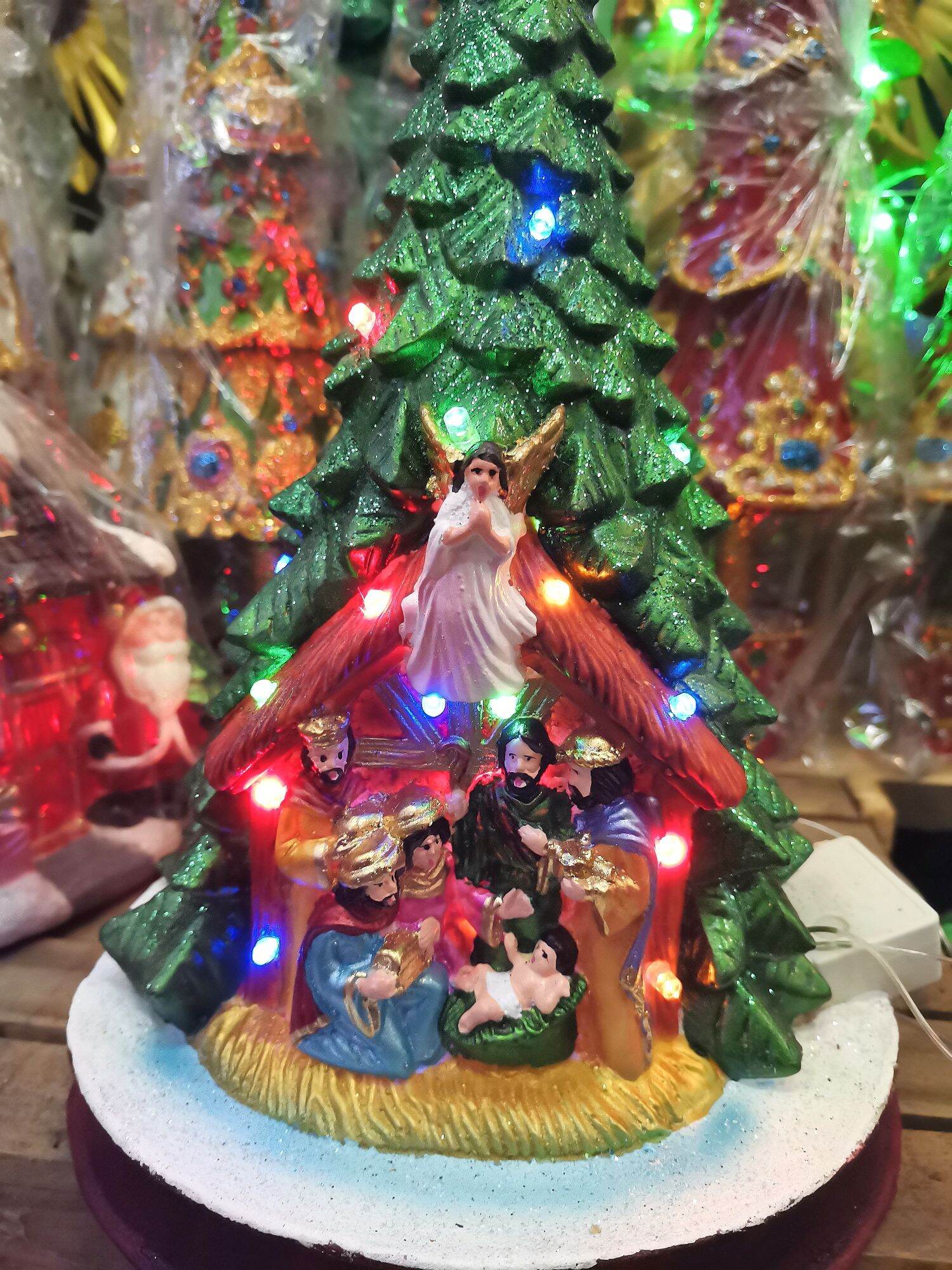 CHRISTMAS TREE BELEN WITH LIGHTS DISPLAY. 