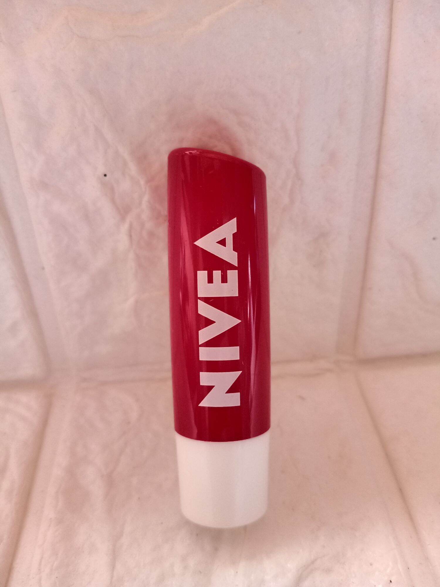 Sale 50% off!!NIVEA Cherry Shine Lip Balm 4,8G