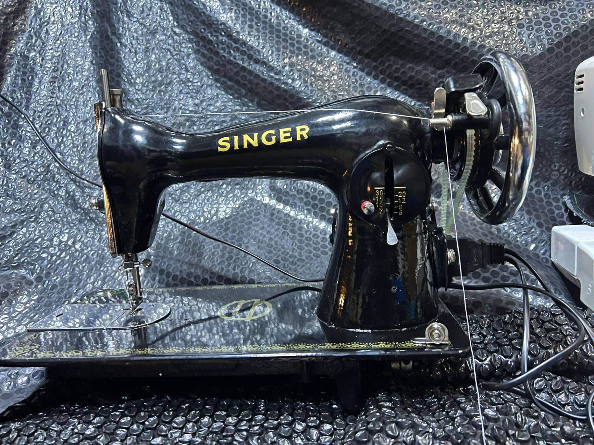 SINGER MANUAL SEWING MACHINE