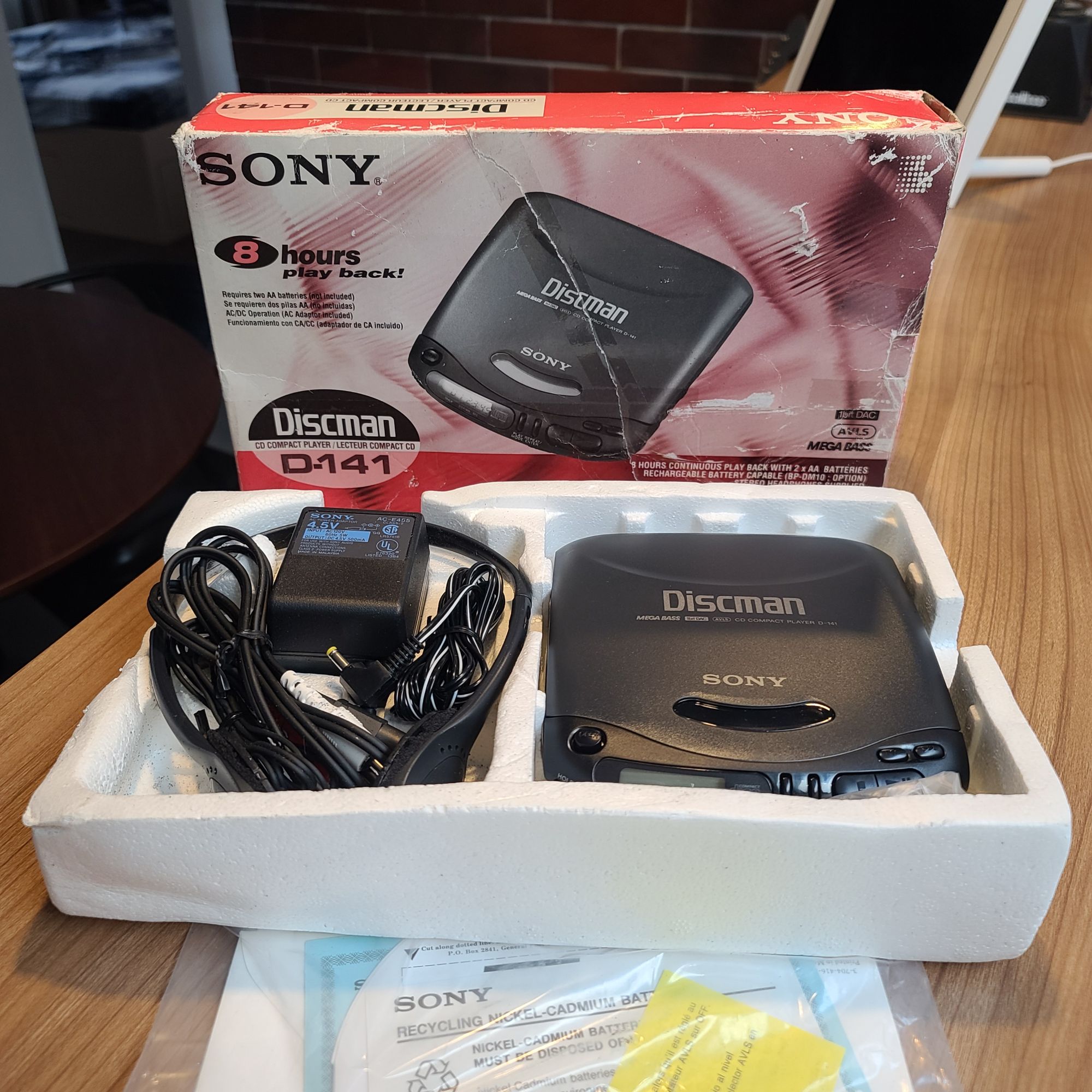 Sony Discman D-141 Portable CD Player