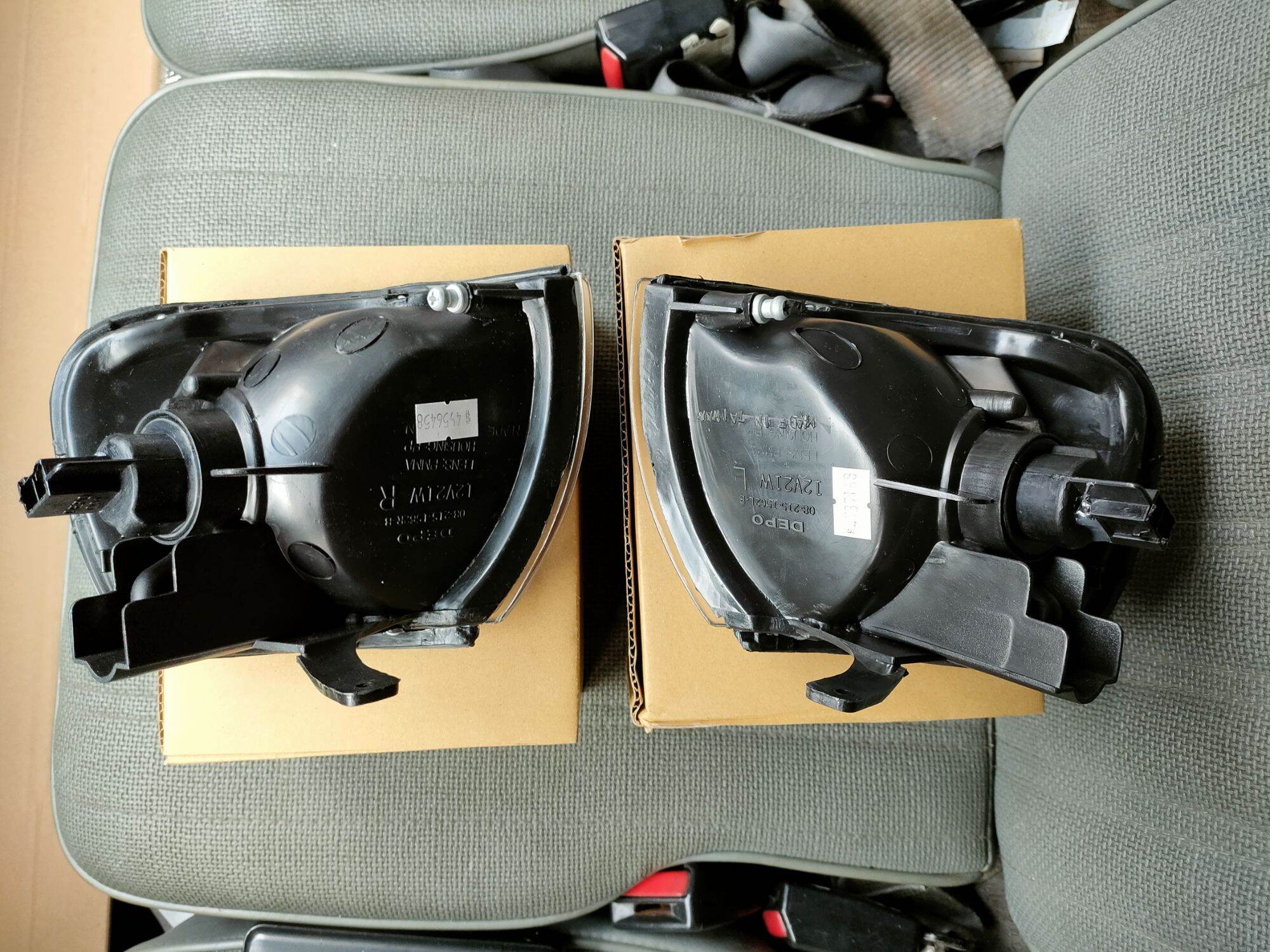 Nissan Sentra B13 LEC corner lamp signal light - left and right side. 