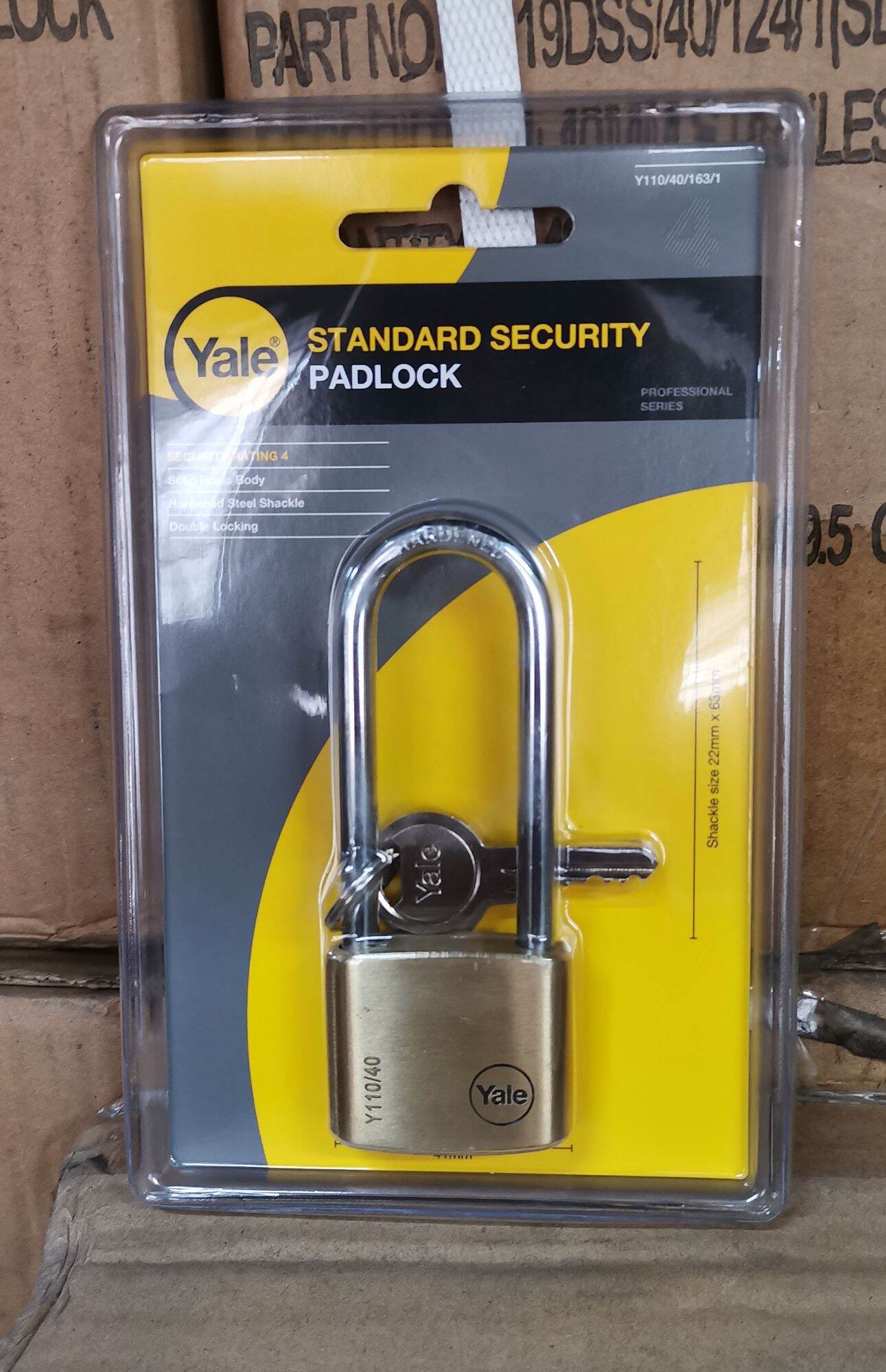 YALE CLASSIC OUTDOOR USE PADLOCK Y110/40/163/1 40mm Long shackle brass