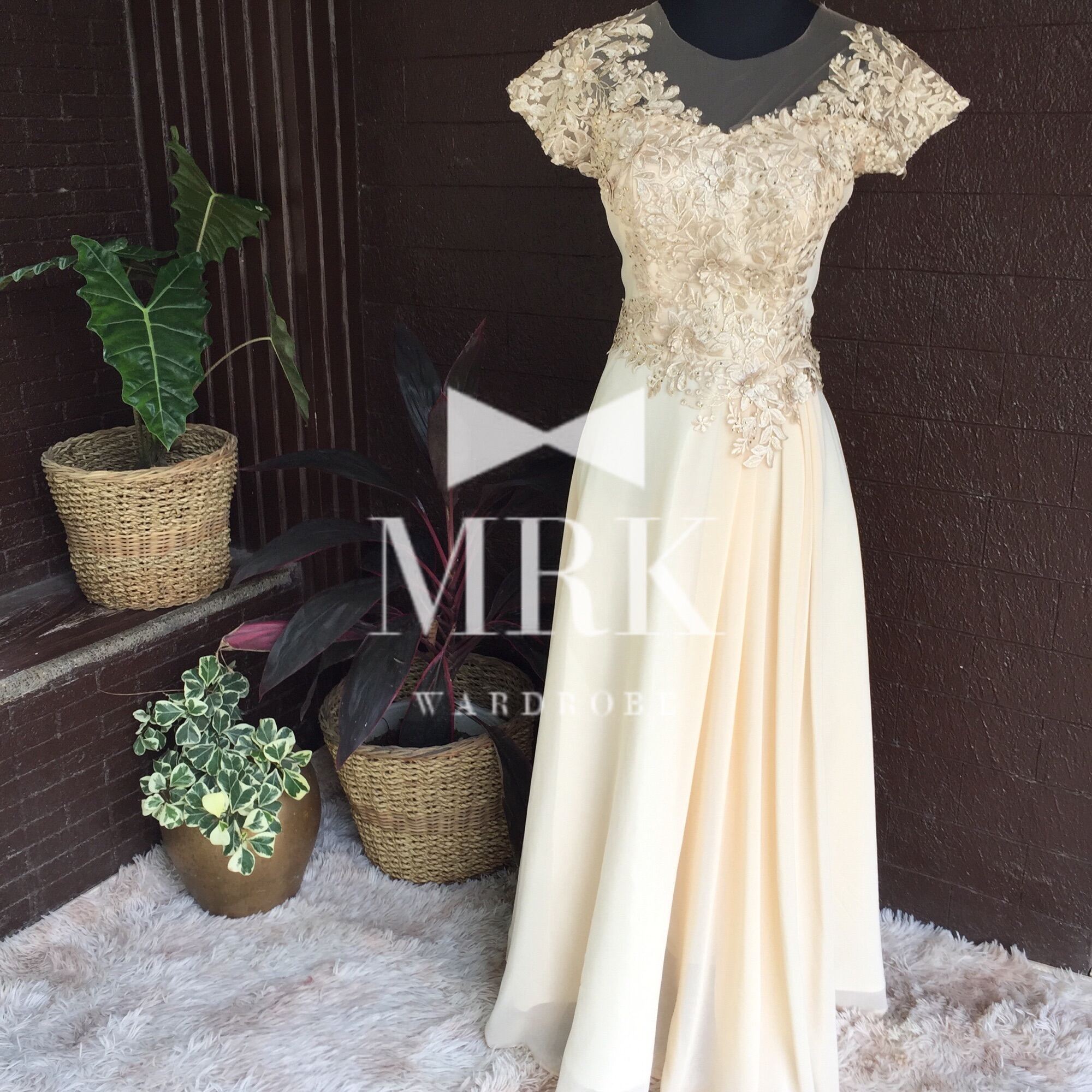 Elegant High Neck Wedding Dress Illusion Lace Half Sleeve Sweetheart  Wedding Gown