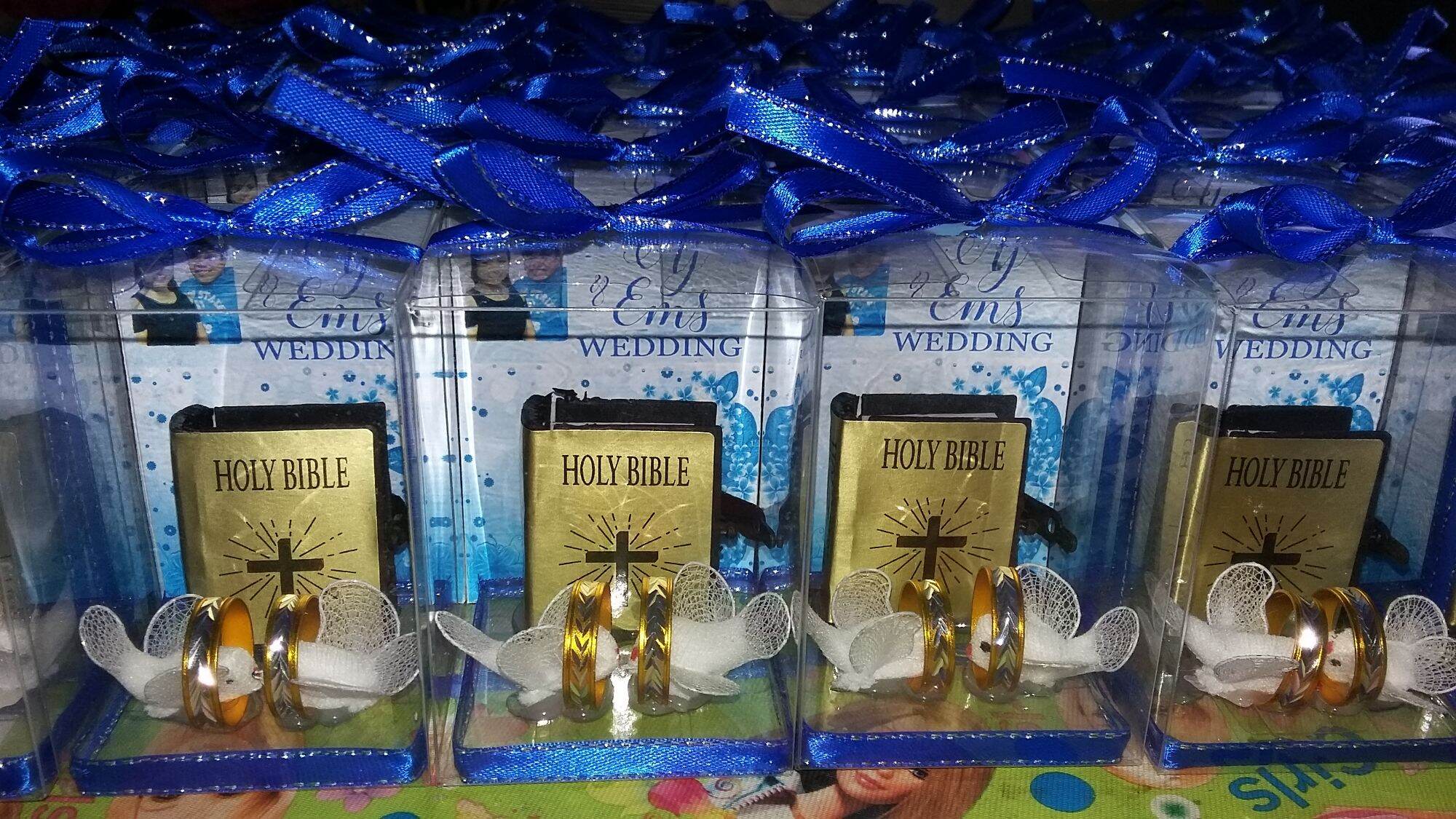 Mini Bible Souvenir with couple dove and ring Gold Wedding Gift