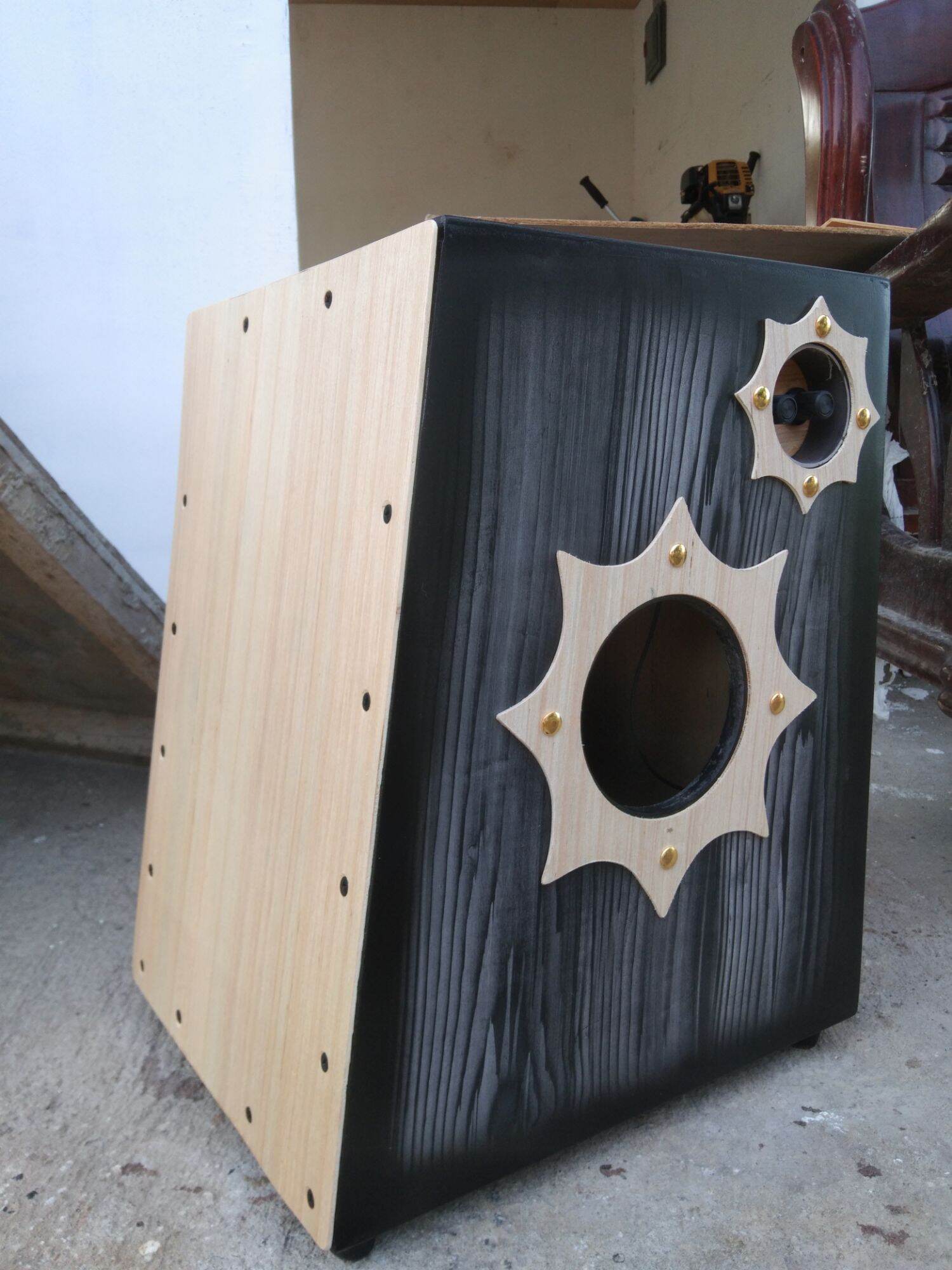 Acoustic Drum Beatbox (Cajon) bezmaksas somaAcoustic Drum Beatbox (Cajon) bezmaksas soma  