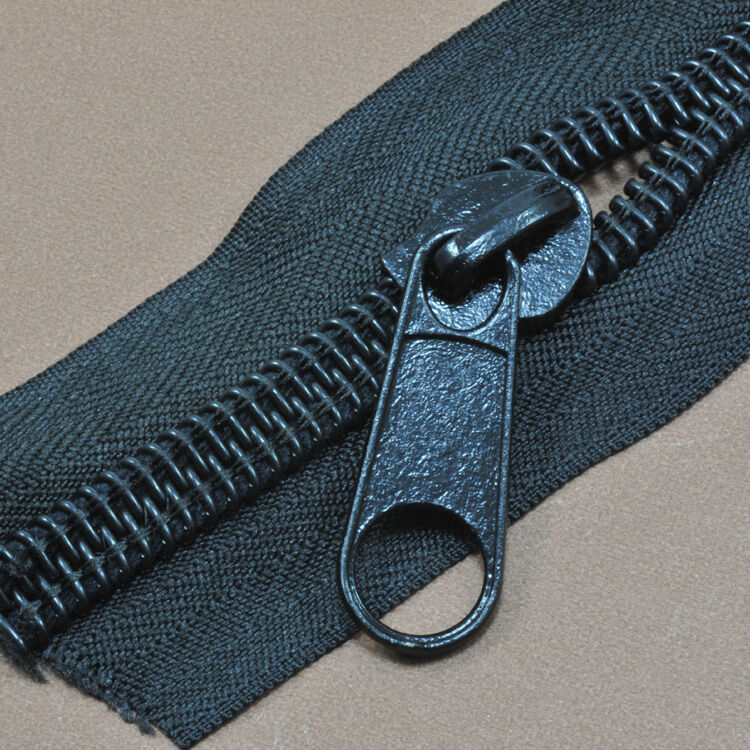 No. 10 Zipper DoubleHeaded Bag No. 8 Nylon Pull Practice Black White