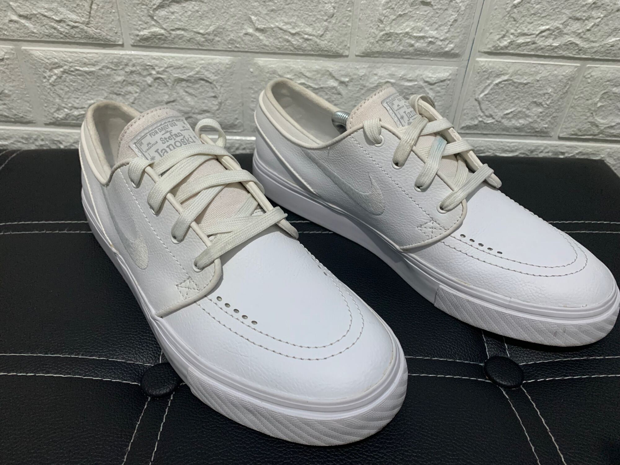 Triple white outlet janoski