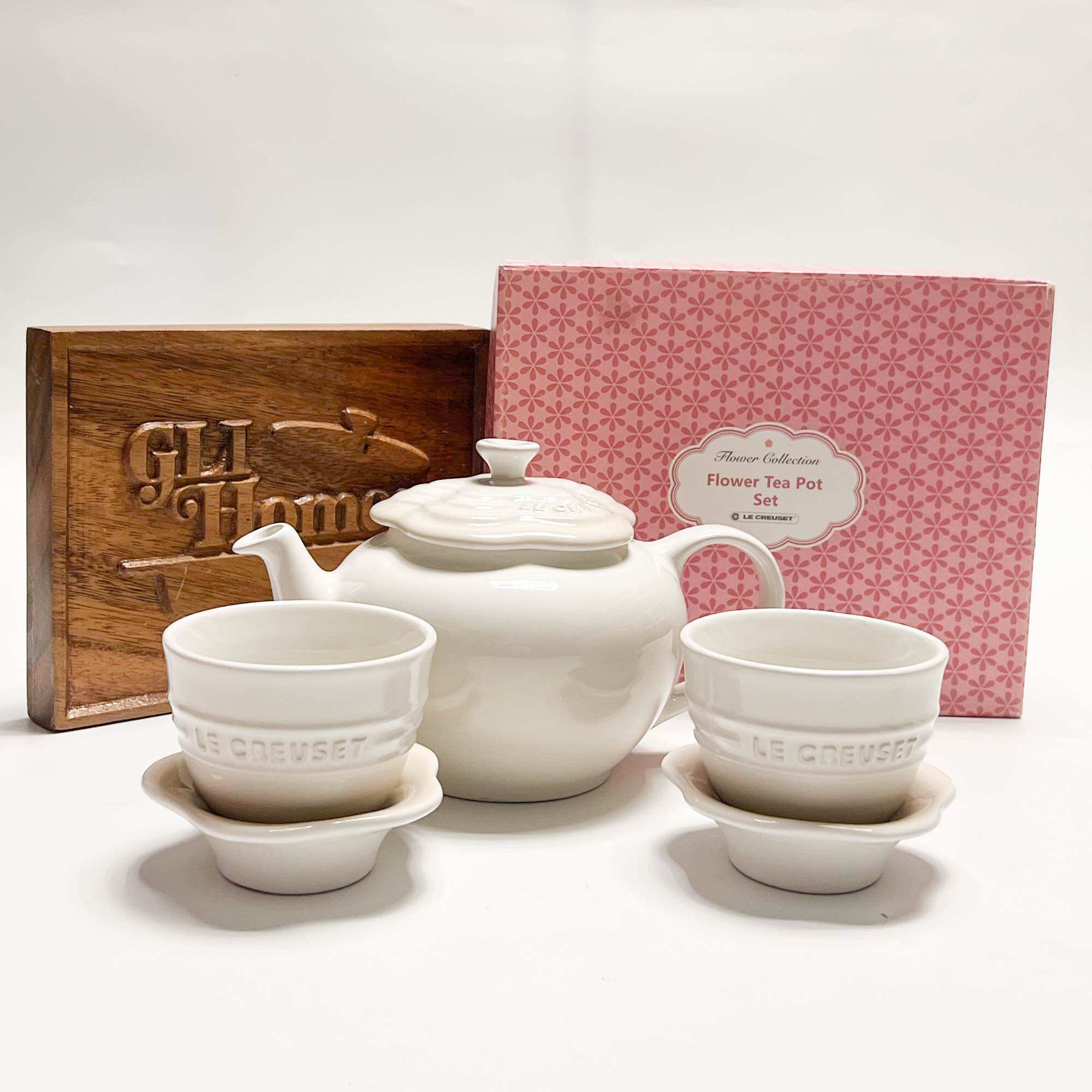 Le Creuset Authentic Stoneware Flower Tea Teapot Set (Shell Le Creuset Authentic Stoneware Flower Tea Teapot Set (Shell