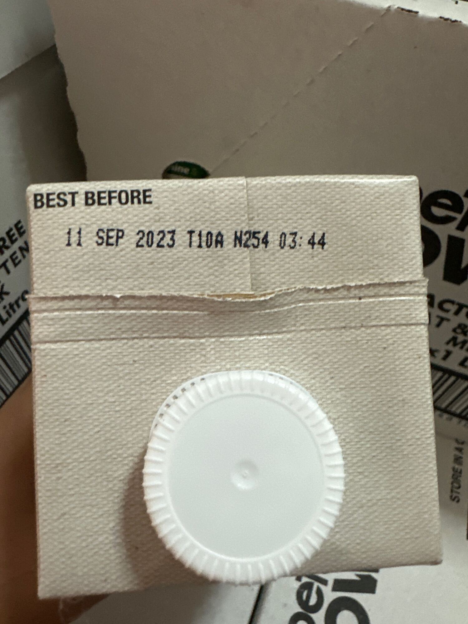 Pets Own Pet Milk 1L Cat and Kitten Milk Expiry SEPTEMBER 11 2023