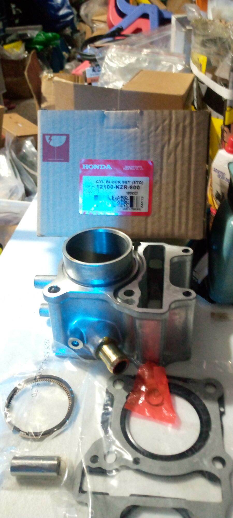 Honda genuine Cylinder block click 125. 