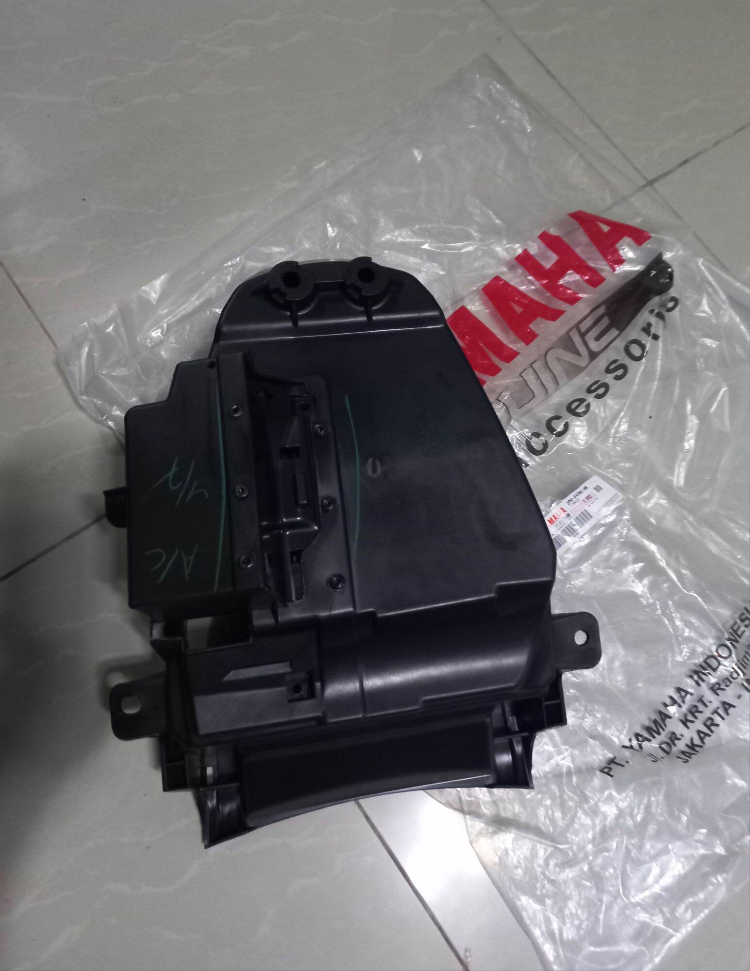 YAMAHA MIO I 125 LUGGAGE BOX/COMPARTMENT BOX(ORIGINAL GENUINE) | Lazada PH