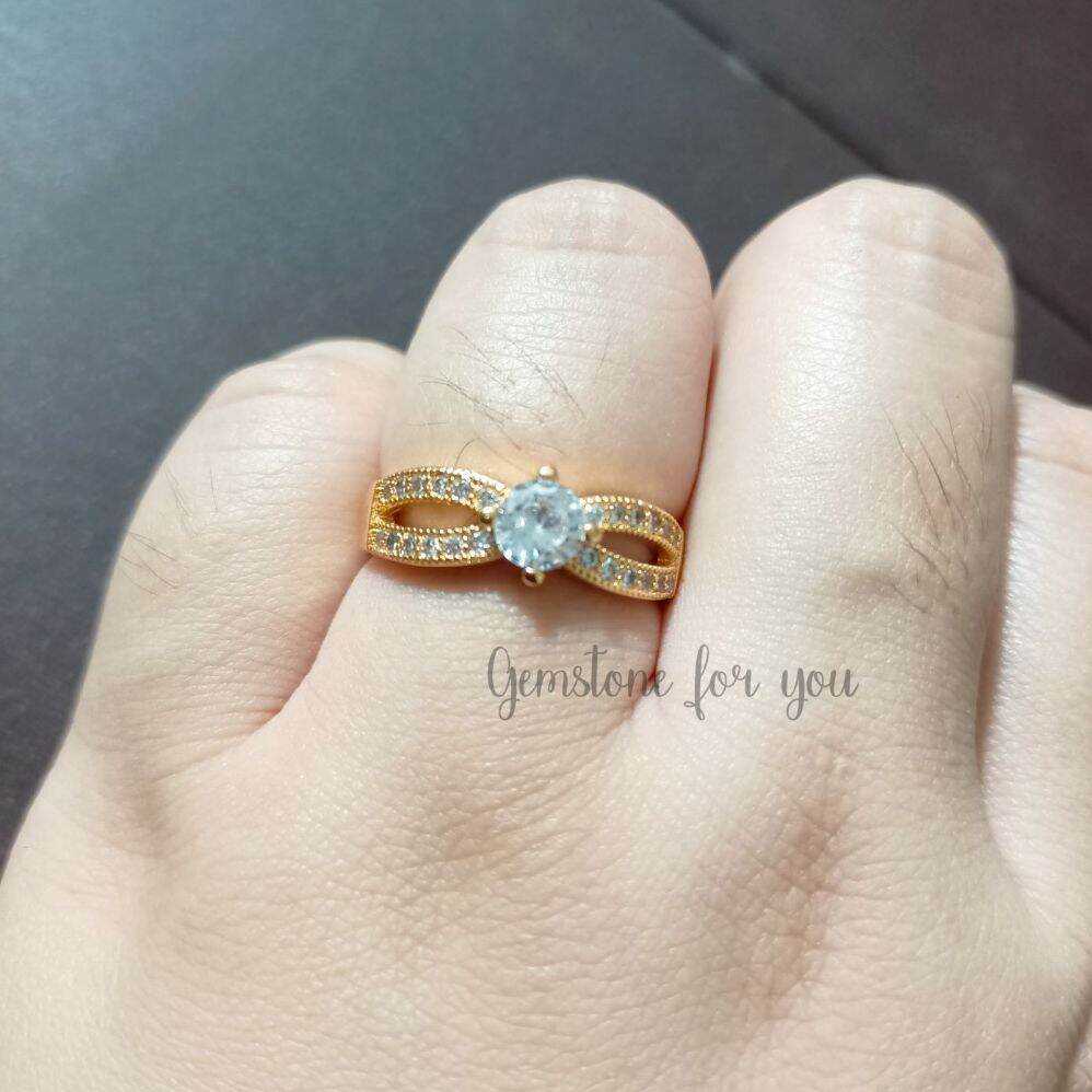 Kelly Clarkson Wedding Ring Kelly Clarkson Models Plunging Dress Amid