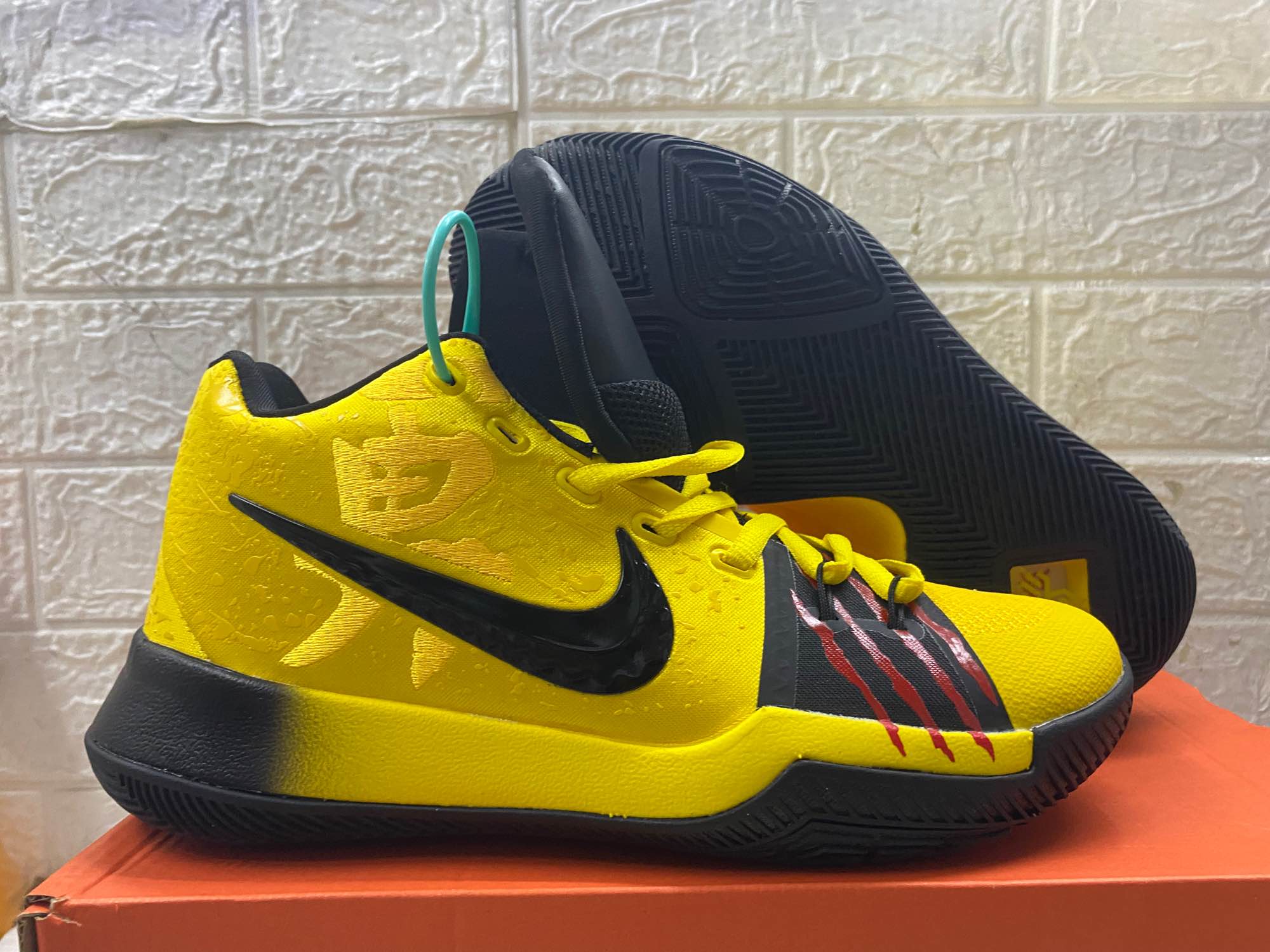 KYRIE 3 Basketball Shoes 'Yellow Black | Lazada PH